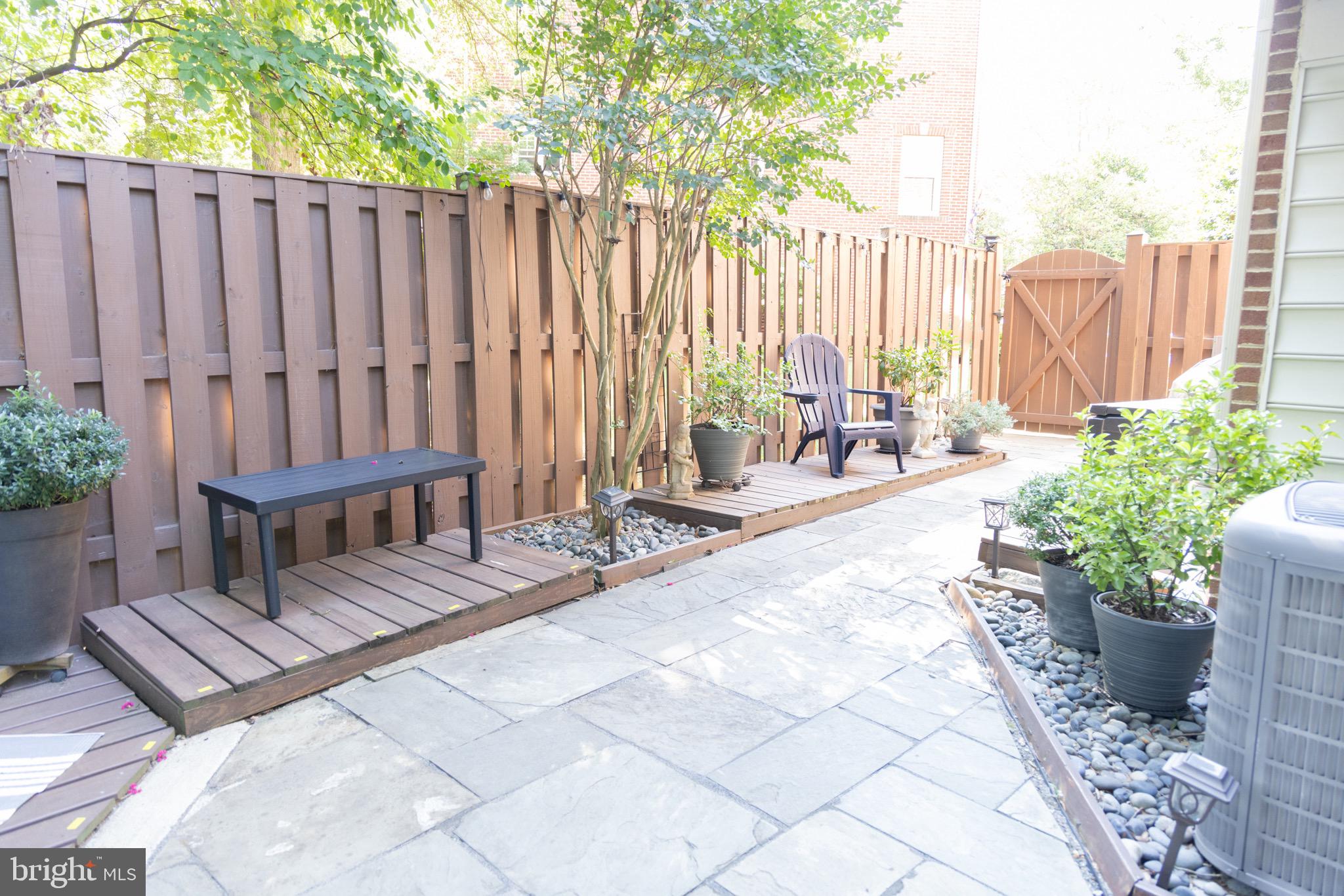 QUAKER HILL - Residential