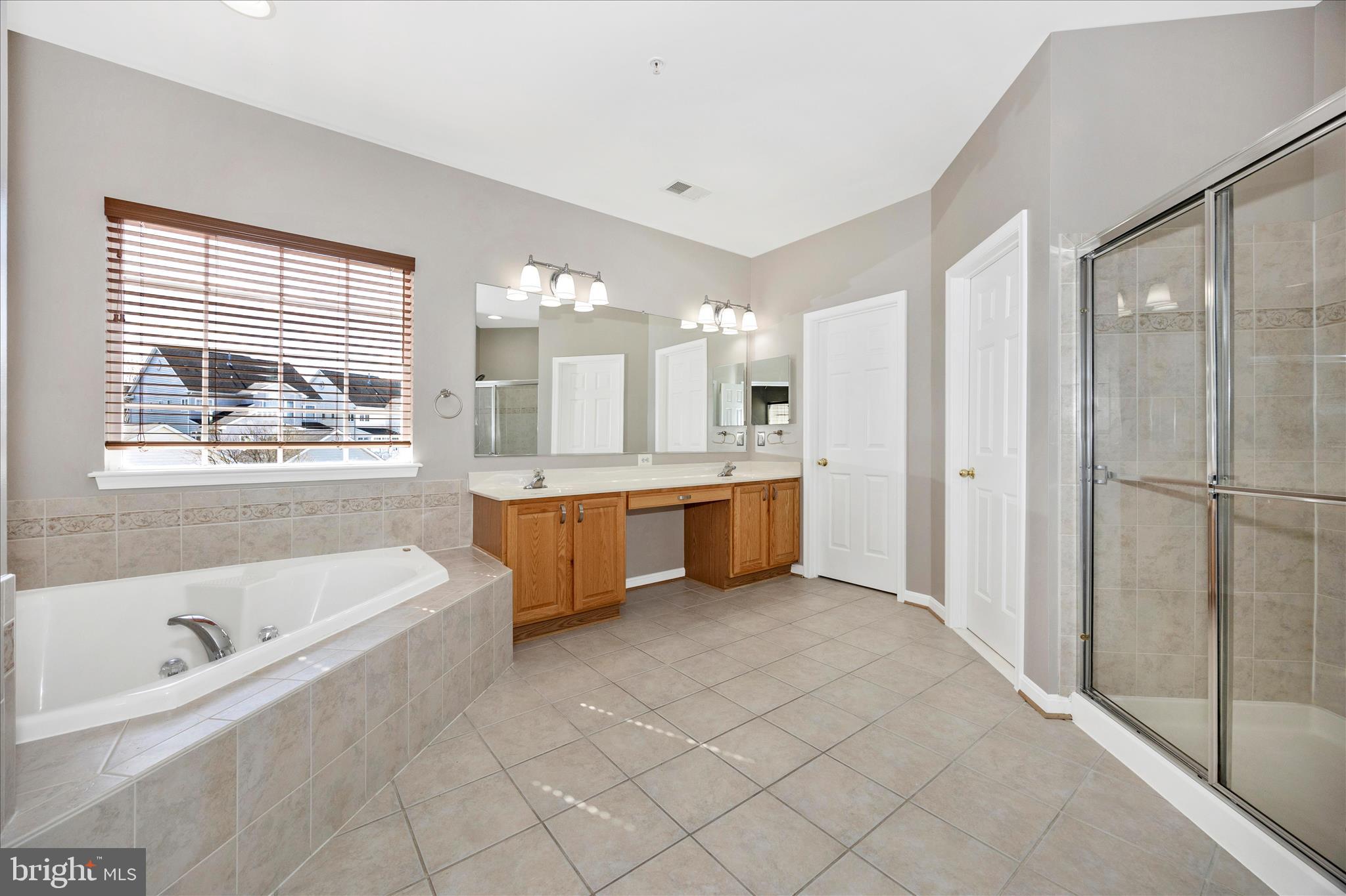 ARORA HILLS - Residential