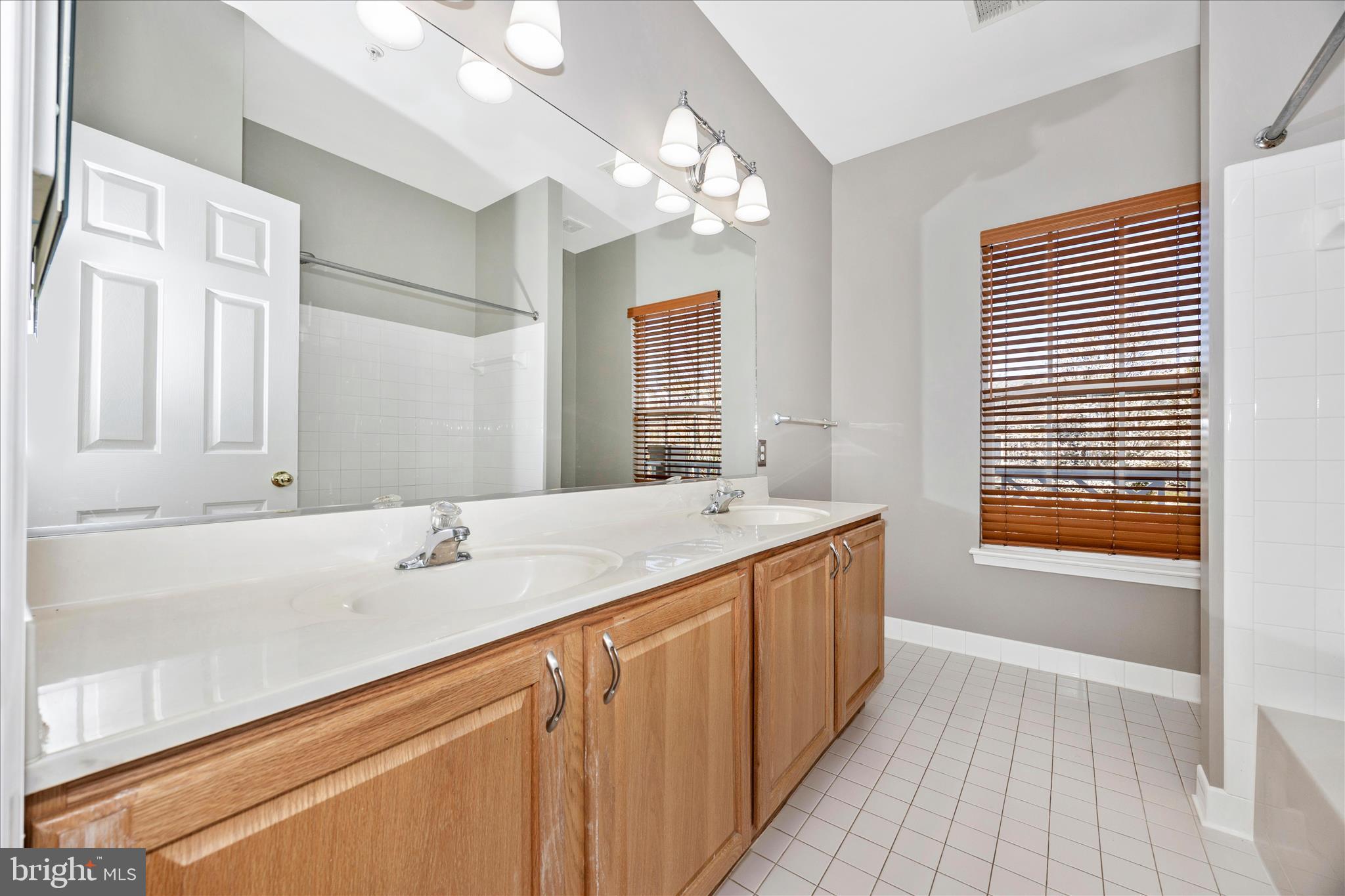 ARORA HILLS - Residential