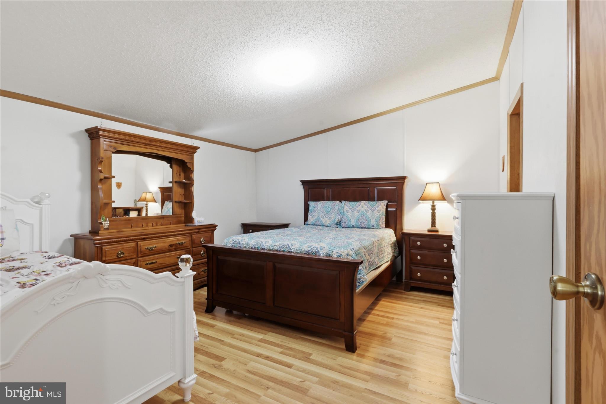 LAKESIDE VILLAGE - Residential