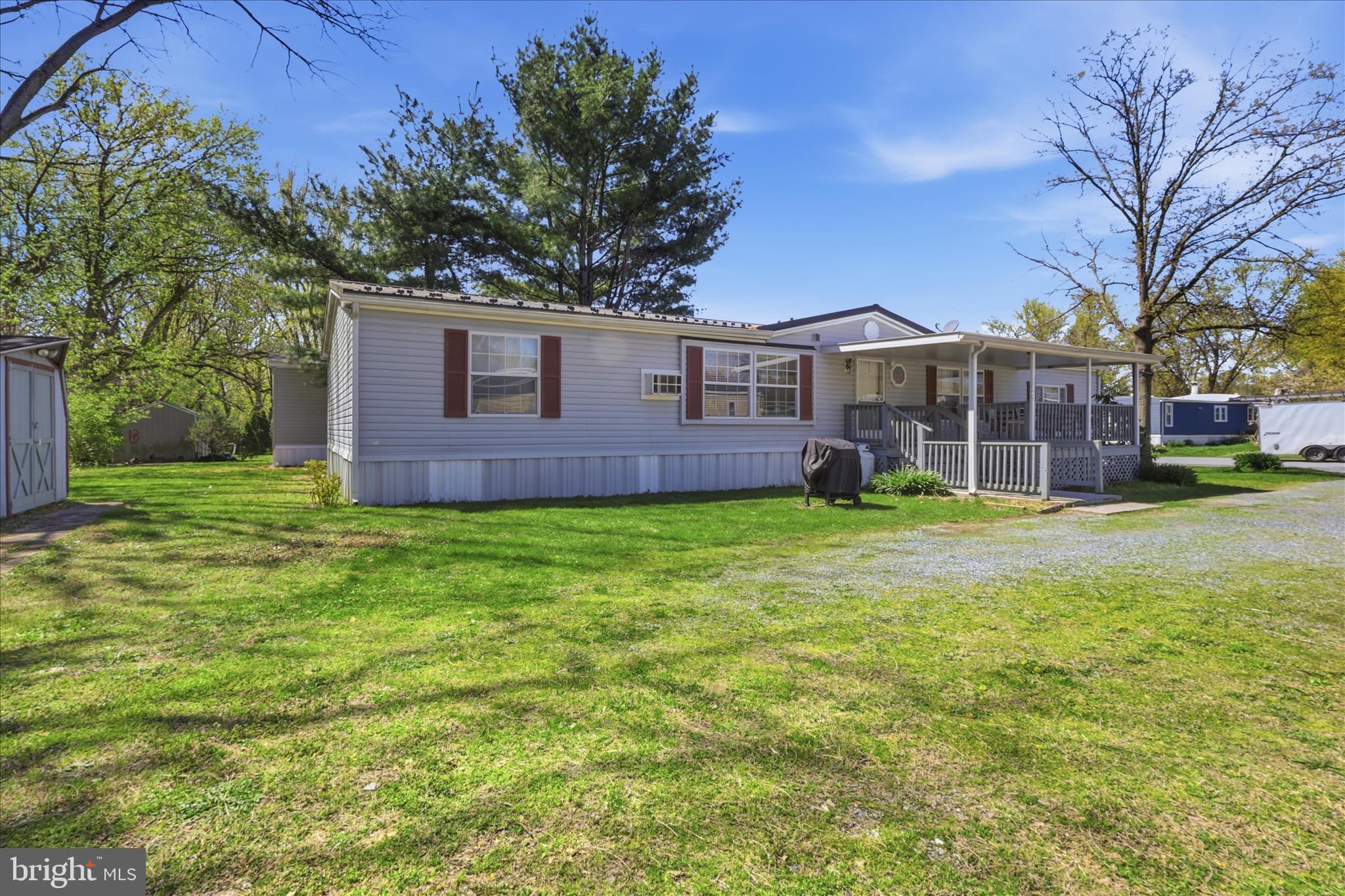 LAKESIDE VILLAGE - Residential