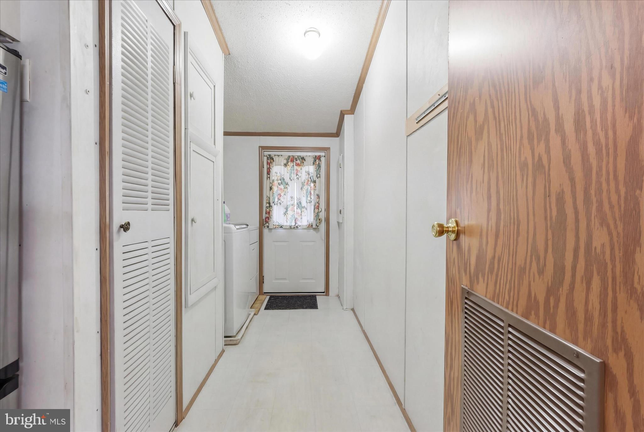 LAKESIDE VILLAGE - Residential