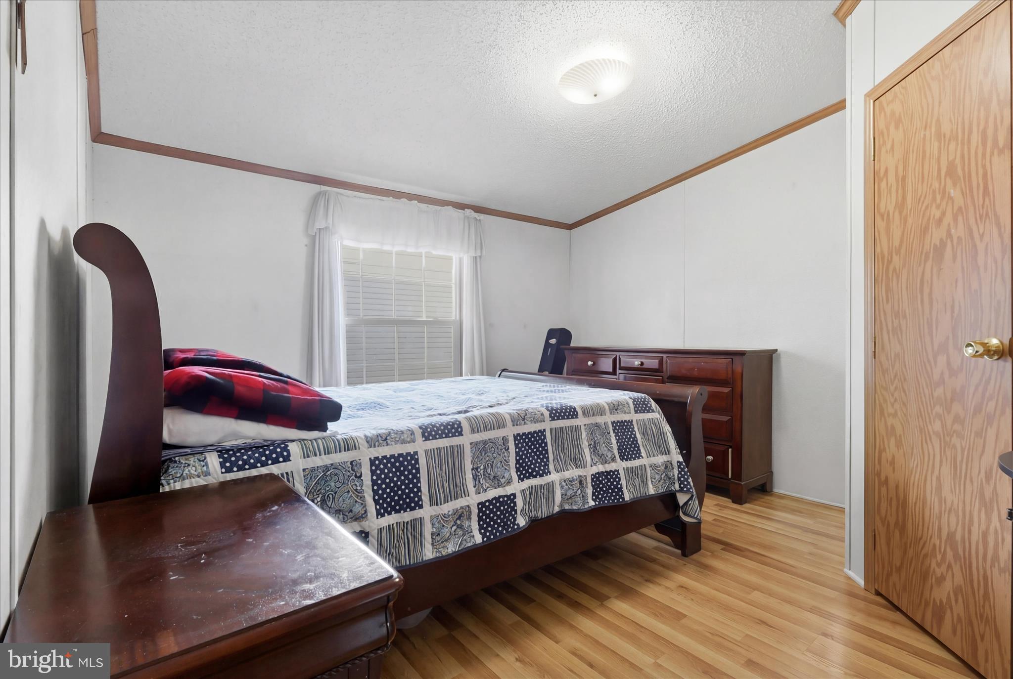 LAKESIDE VILLAGE - Residential