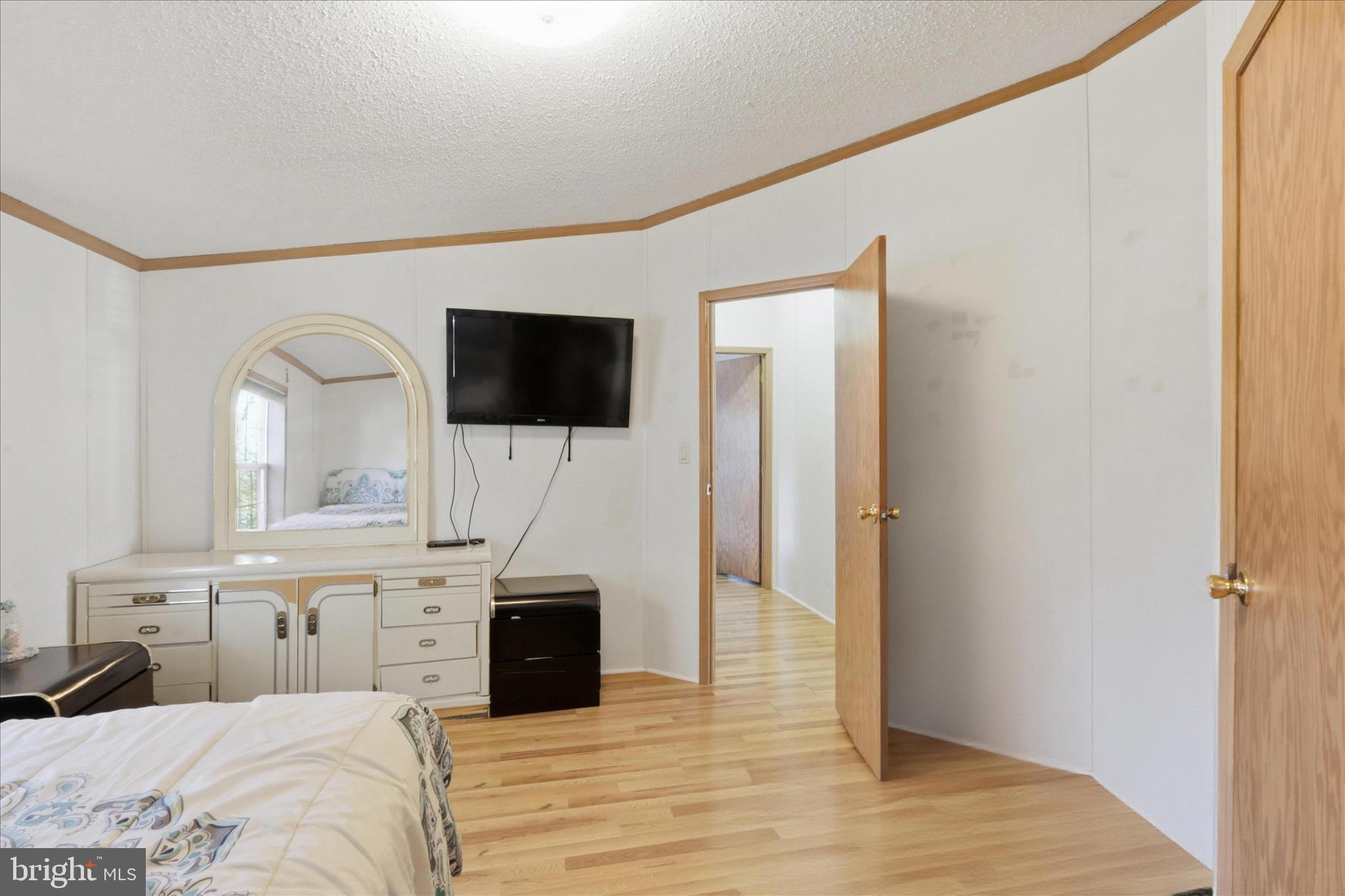 LAKESIDE VILLAGE - Residential