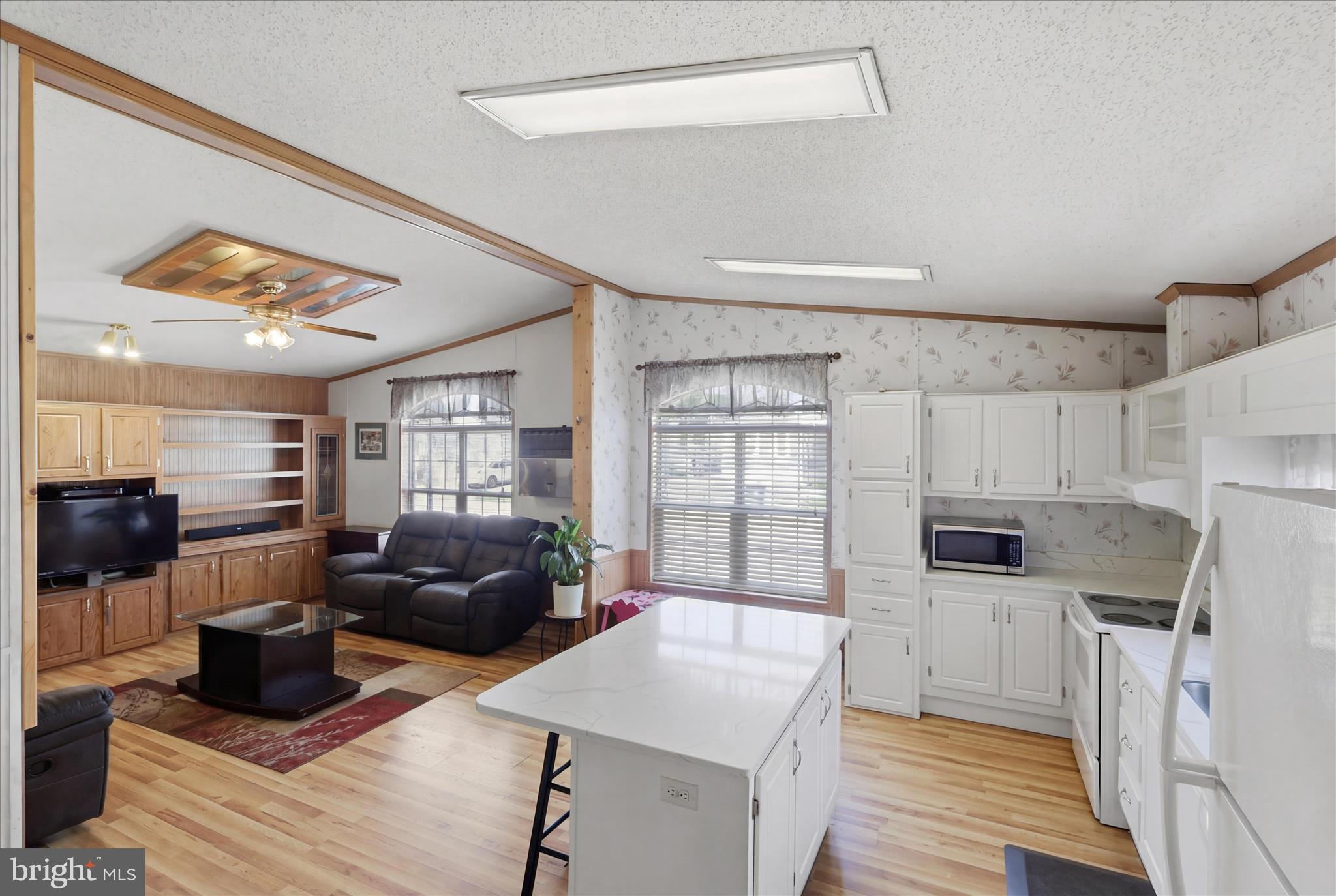 LAKESIDE VILLAGE - Residential