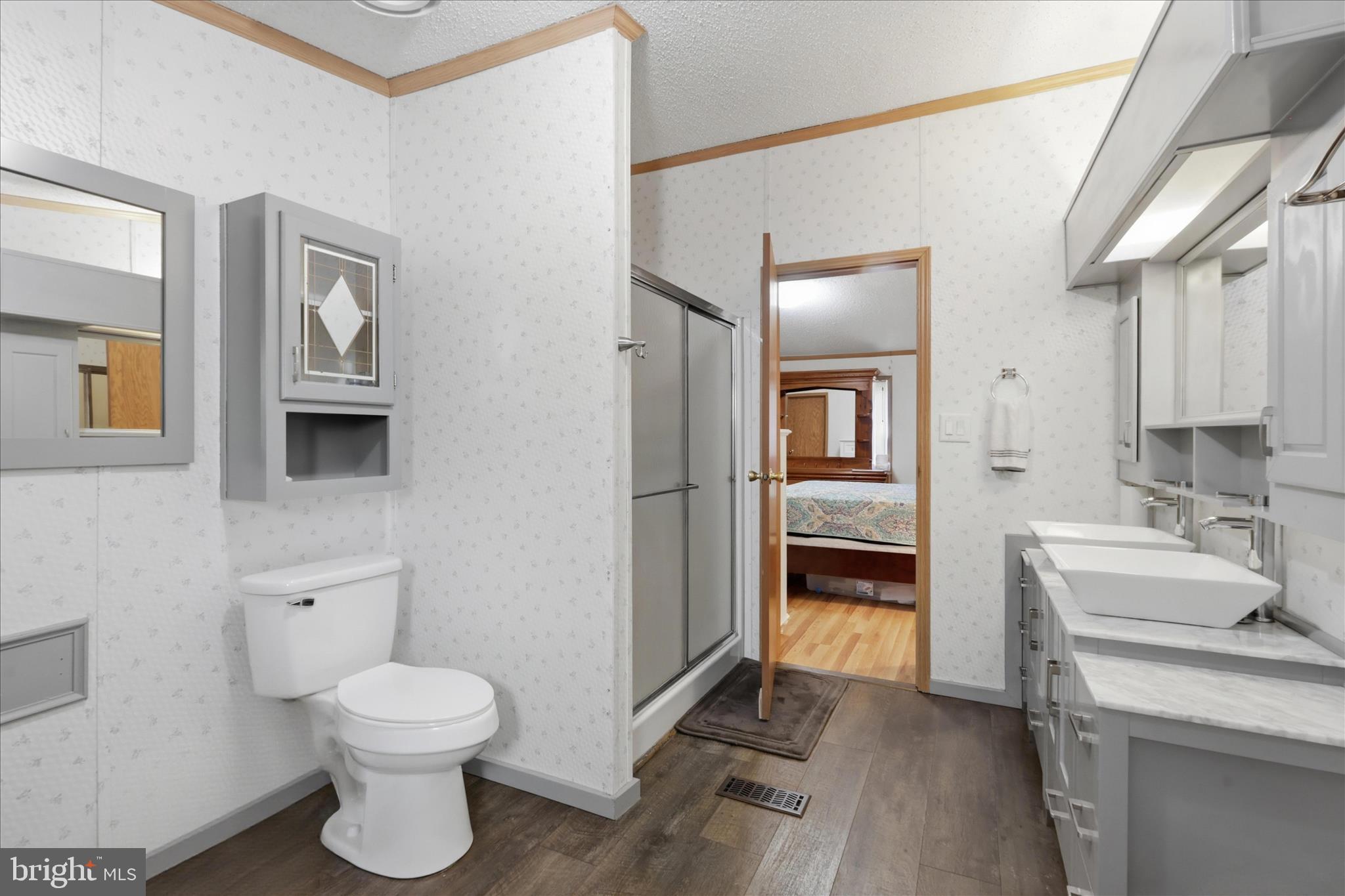 LAKESIDE VILLAGE - Residential