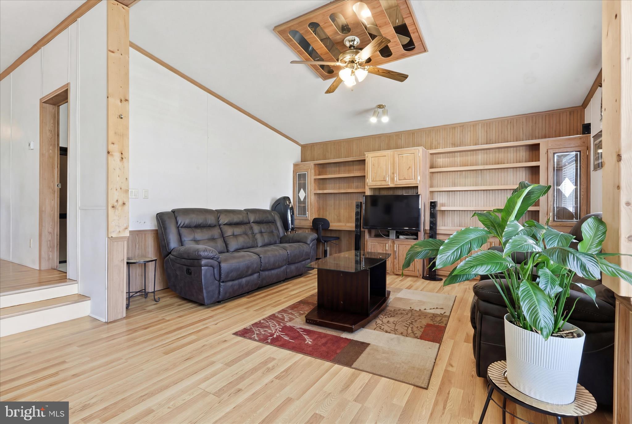 LAKESIDE VILLAGE - Residential