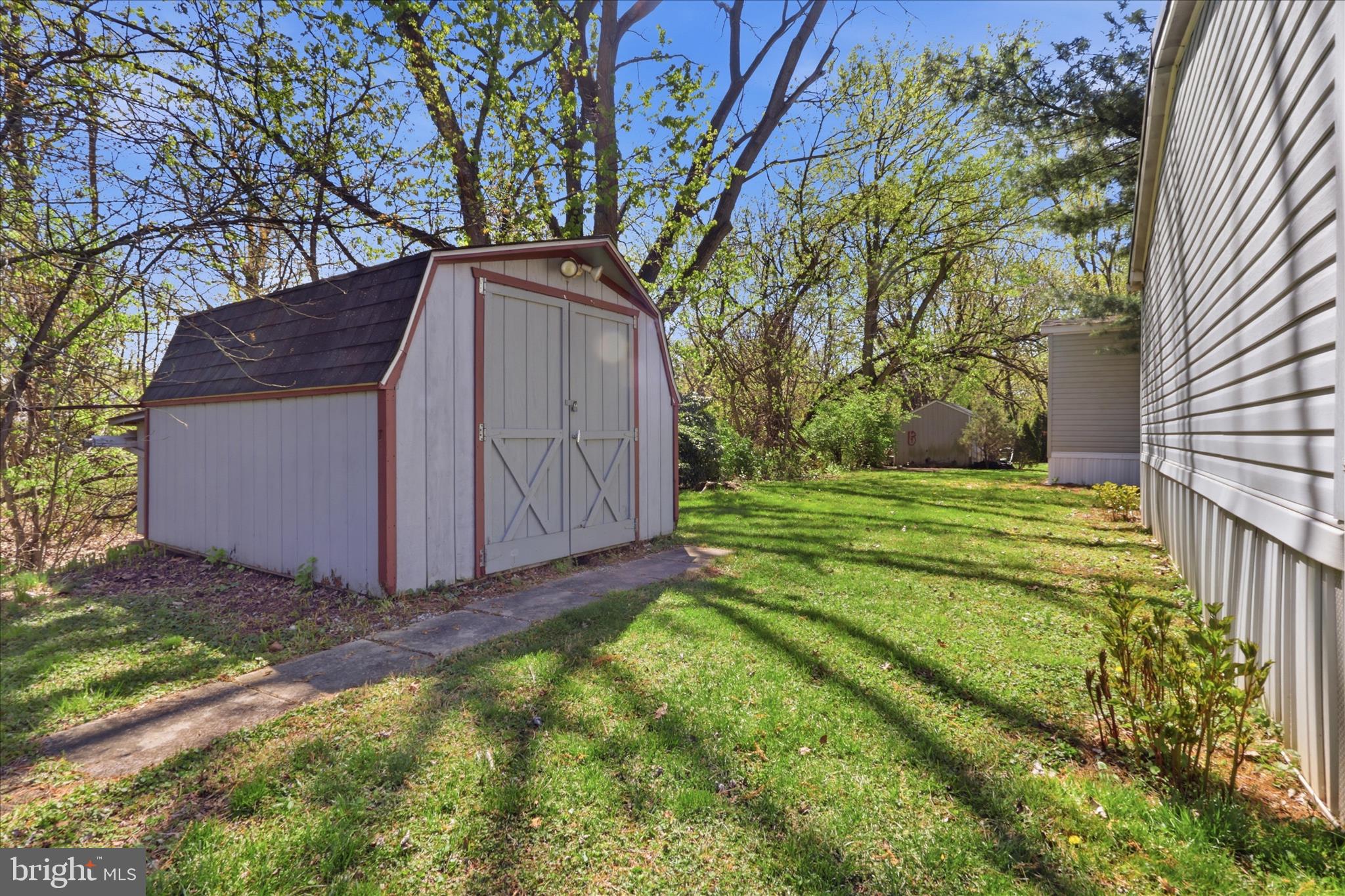 LAKESIDE VILLAGE - Residential