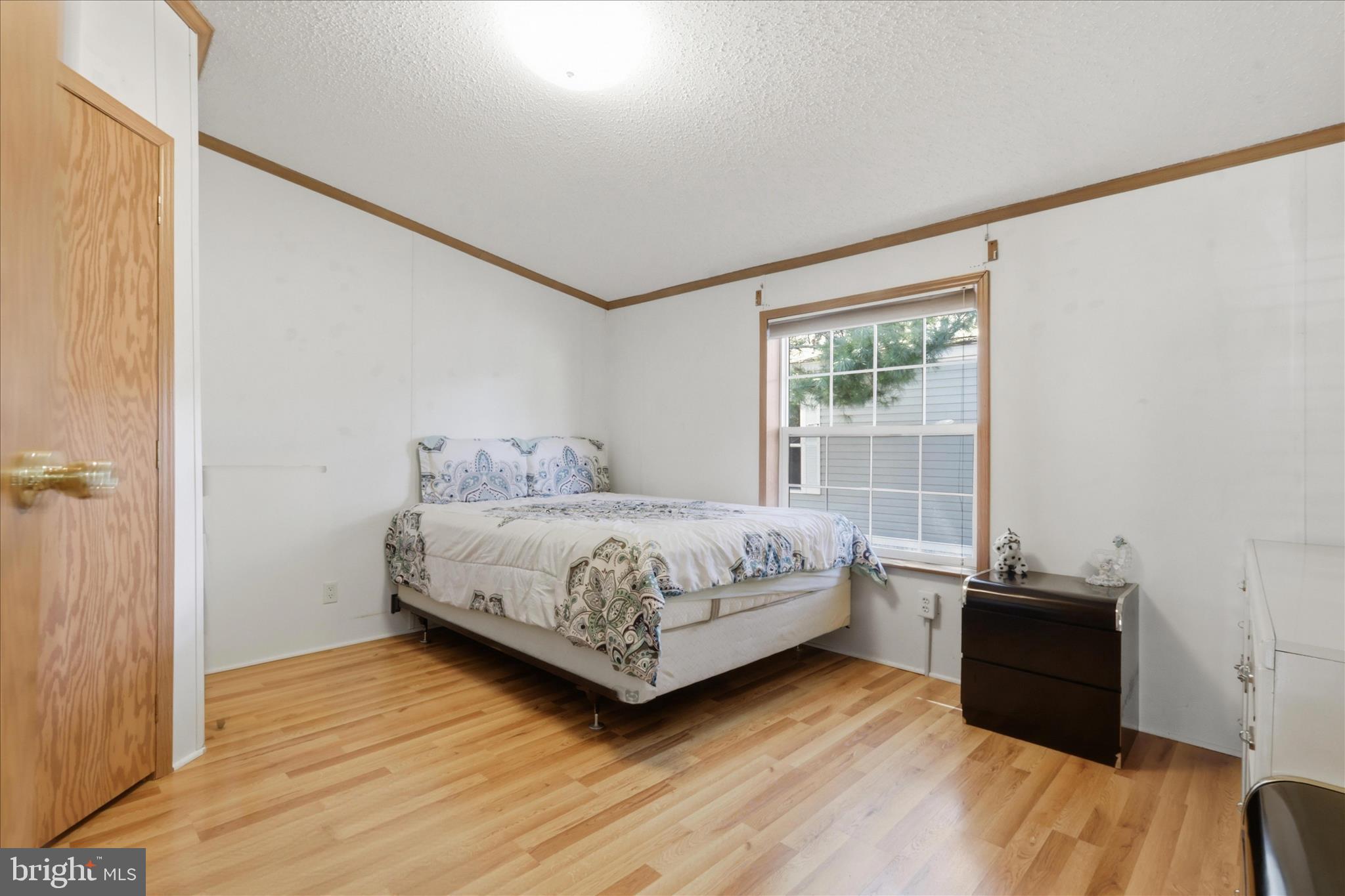 LAKESIDE VILLAGE - Residential