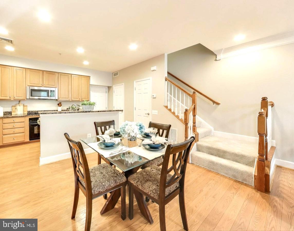 POTOMAC CLUB CONDOMINIUMS - Residential Lease