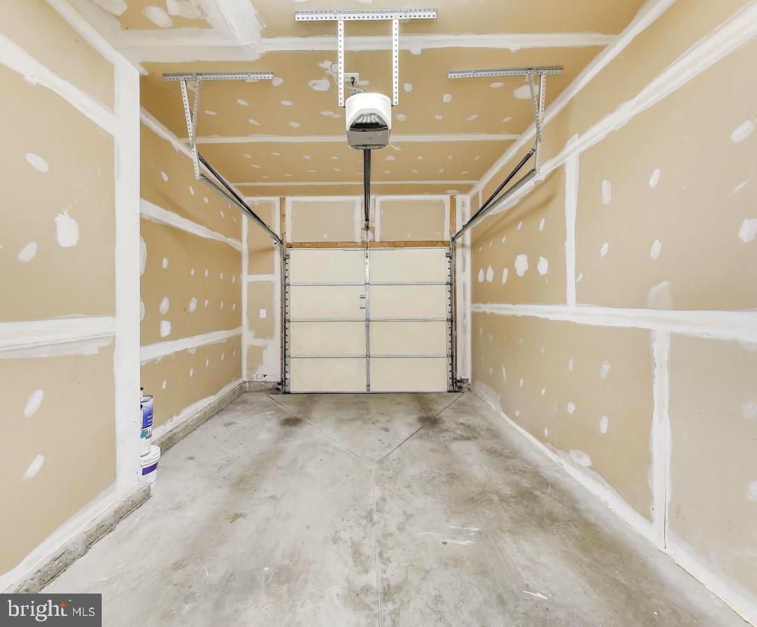 POTOMAC CLUB CONDOMINIUMS - Residential Lease