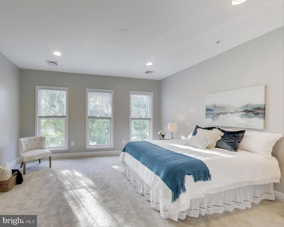 POTOMAC CLUB CONDOMINIUMS - Residential Lease