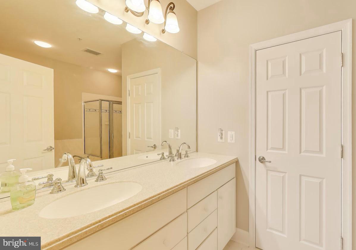 POTOMAC CLUB CONDOMINIUMS - Residential Lease