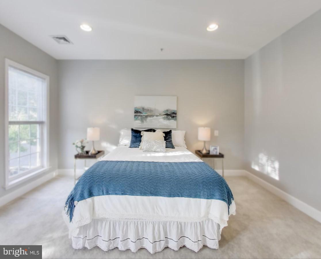 POTOMAC CLUB CONDOMINIUMS - Residential Lease