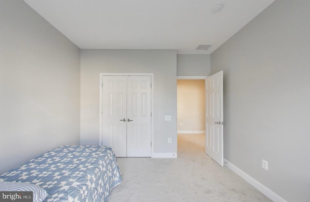 POTOMAC CLUB CONDOMINIUMS - Residential Lease