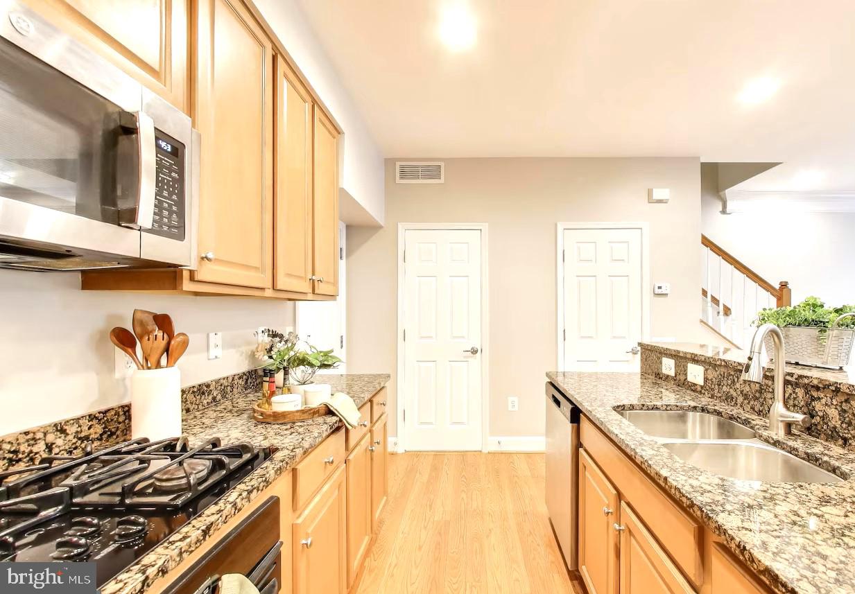 POTOMAC CLUB CONDOMINIUMS - Residential Lease