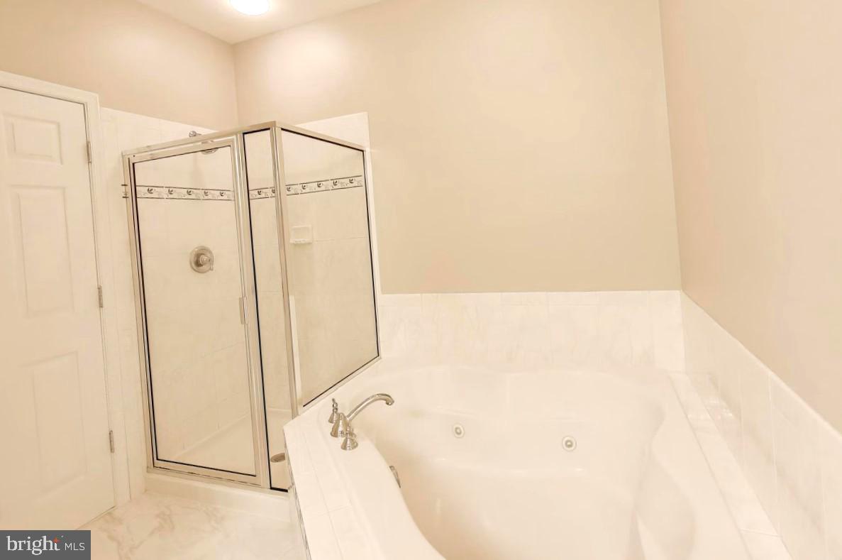 POTOMAC CLUB CONDOMINIUMS - Residential Lease