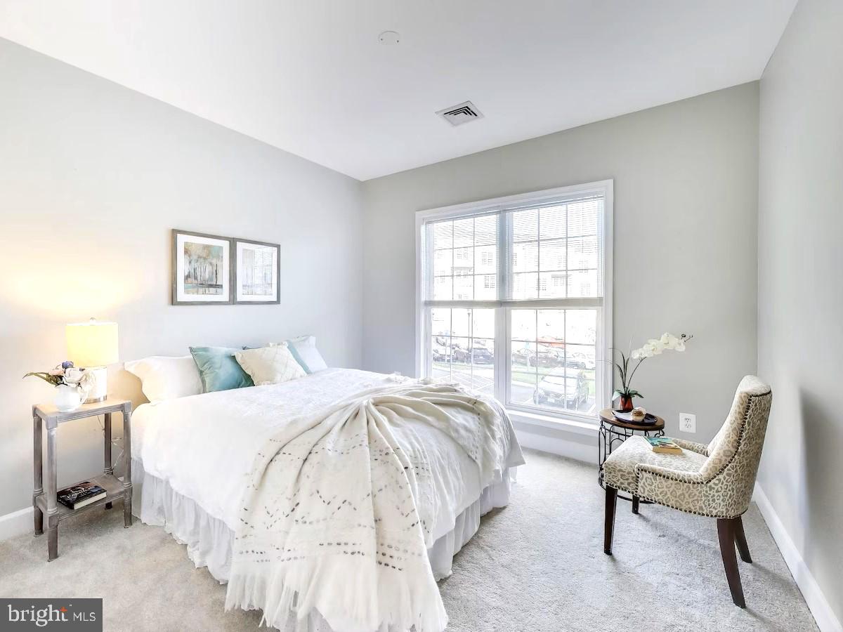 POTOMAC CLUB CONDOMINIUMS - Residential Lease