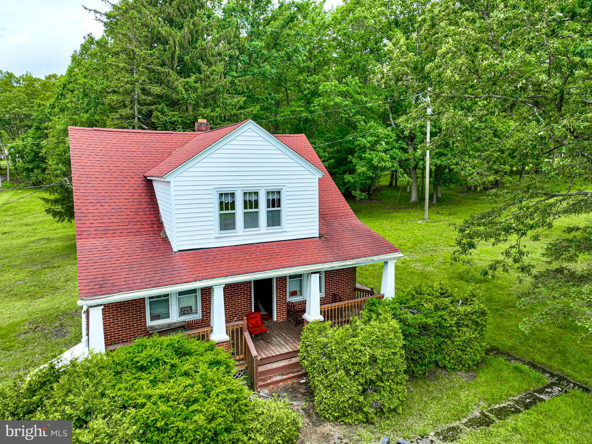 Nestled on a sprawling 3 acres of serene landscapes, this charming 4-bedroom, 1-bath house invites you to embrace both comfort and potential. Step inside to discover the timeless beauty of original hardwood floors that flow gracefully throughout the home, providing a warm and inviting atmosphere perfect for gatherings or quiet evenings in.
This property is being sold "as-is," offering a fantastic opportunity for those looking to invest in a home they can make their own. With plenty of room to explore both inside and out, the expansive land allows for a multitude of possibilities—whether it be gardening, outdoor activities, or simply enjoying the peaceful surroundings.
Please note, this home is available for conventional financing or cash offers only and will not qualify for loans ending in "A." Don’t miss out on the chance to put your personal stamp on this unique property. Schedule your showing today and imagine the possibilities!