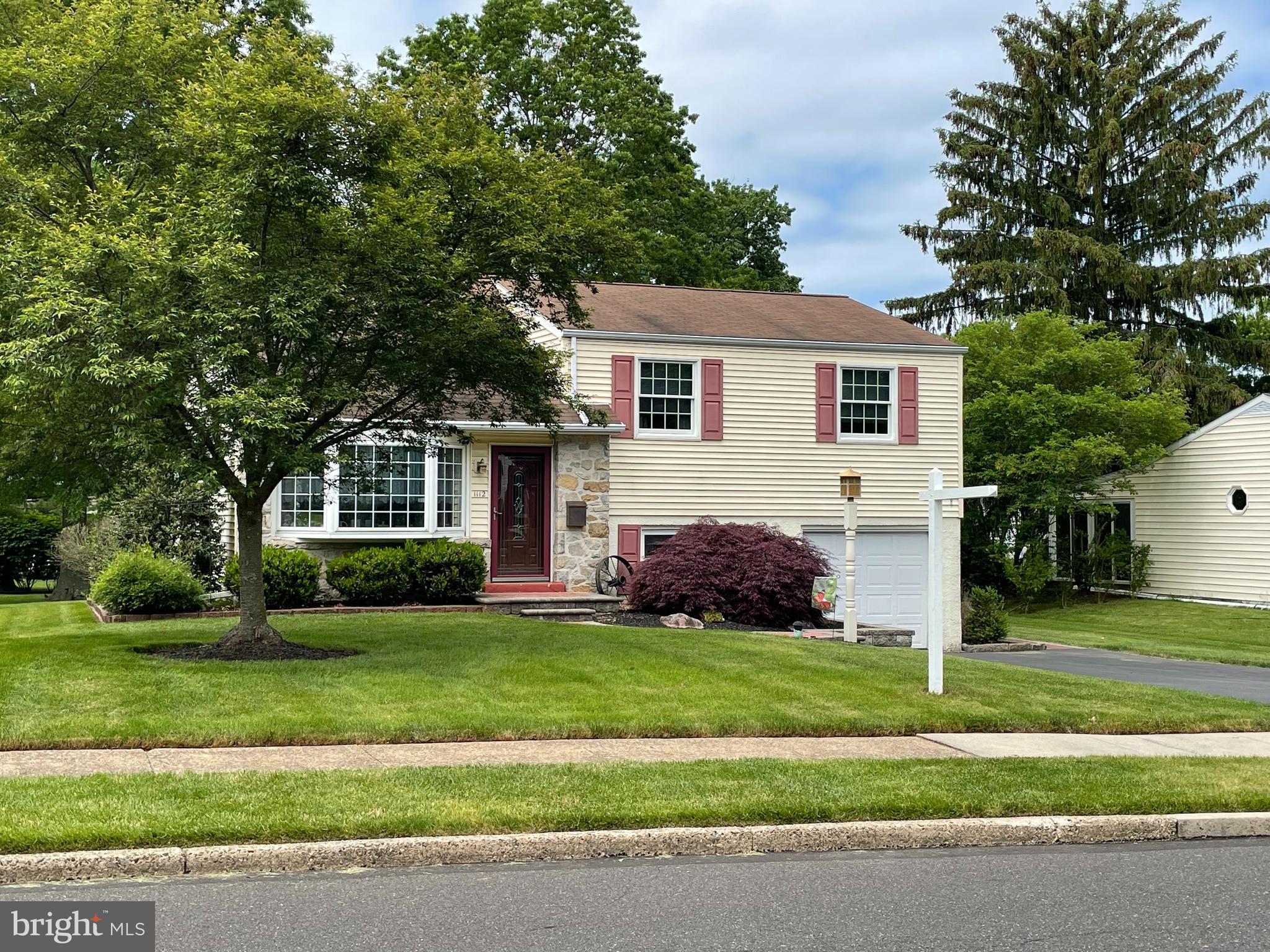 This spacious split has been lovingly maintained by the same owners for over 45 years! The main level features a living room, eat-in –kitchen and dining room. Upstairs there are 3 bedrooms and a full bath with tub surround. There is a walk up attic that can be converted to a 4th bedroom. The living room and upstairs have HARDWOOD under the carpet. There is a one car garage. On the lower level, you'll find a family room, power room, laundry / mud room and 4 season room looking out to the spacious back yard with a storage shed.   This home is in sought after North Penn School District.