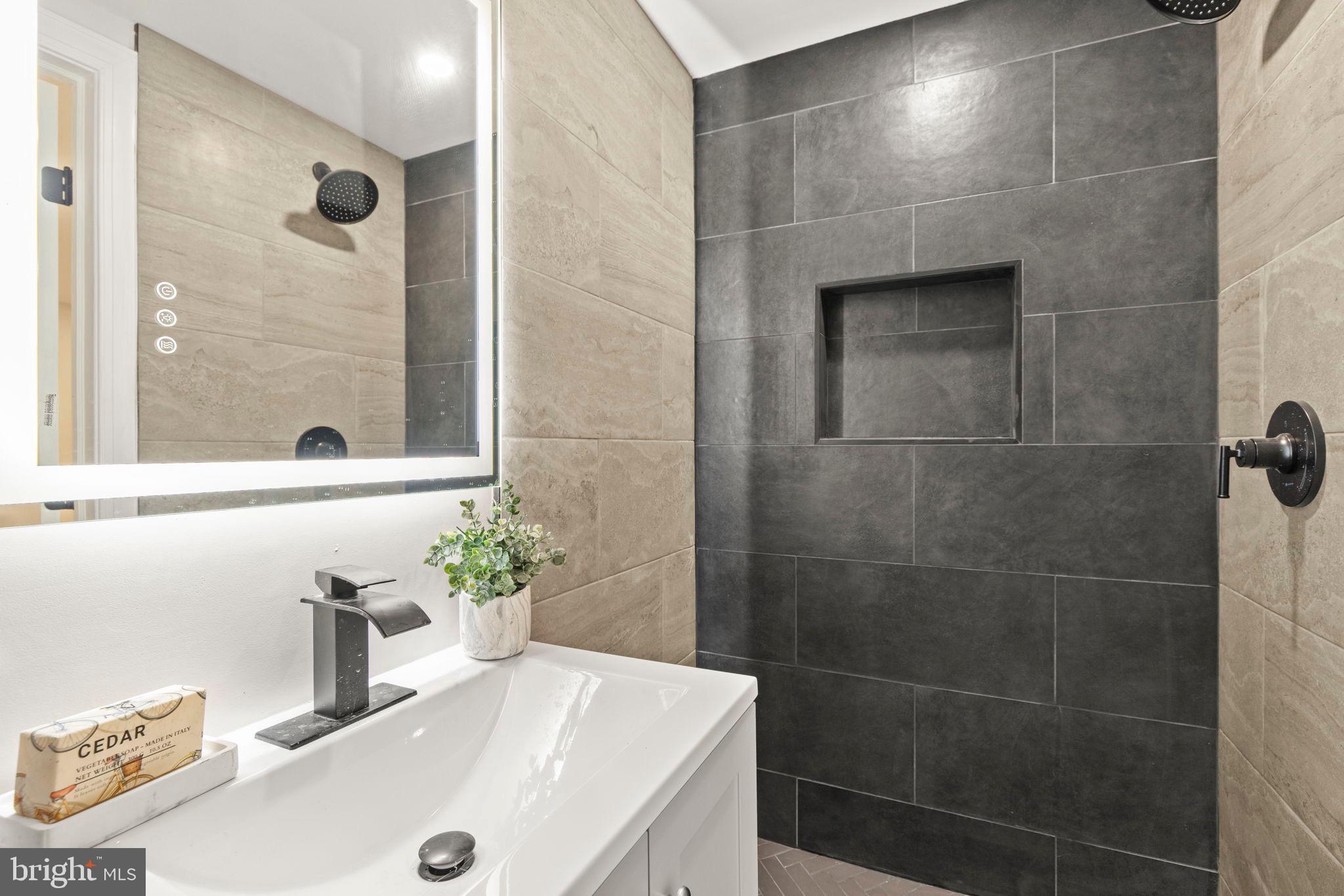 CHINQUAPIN PARK - Residential