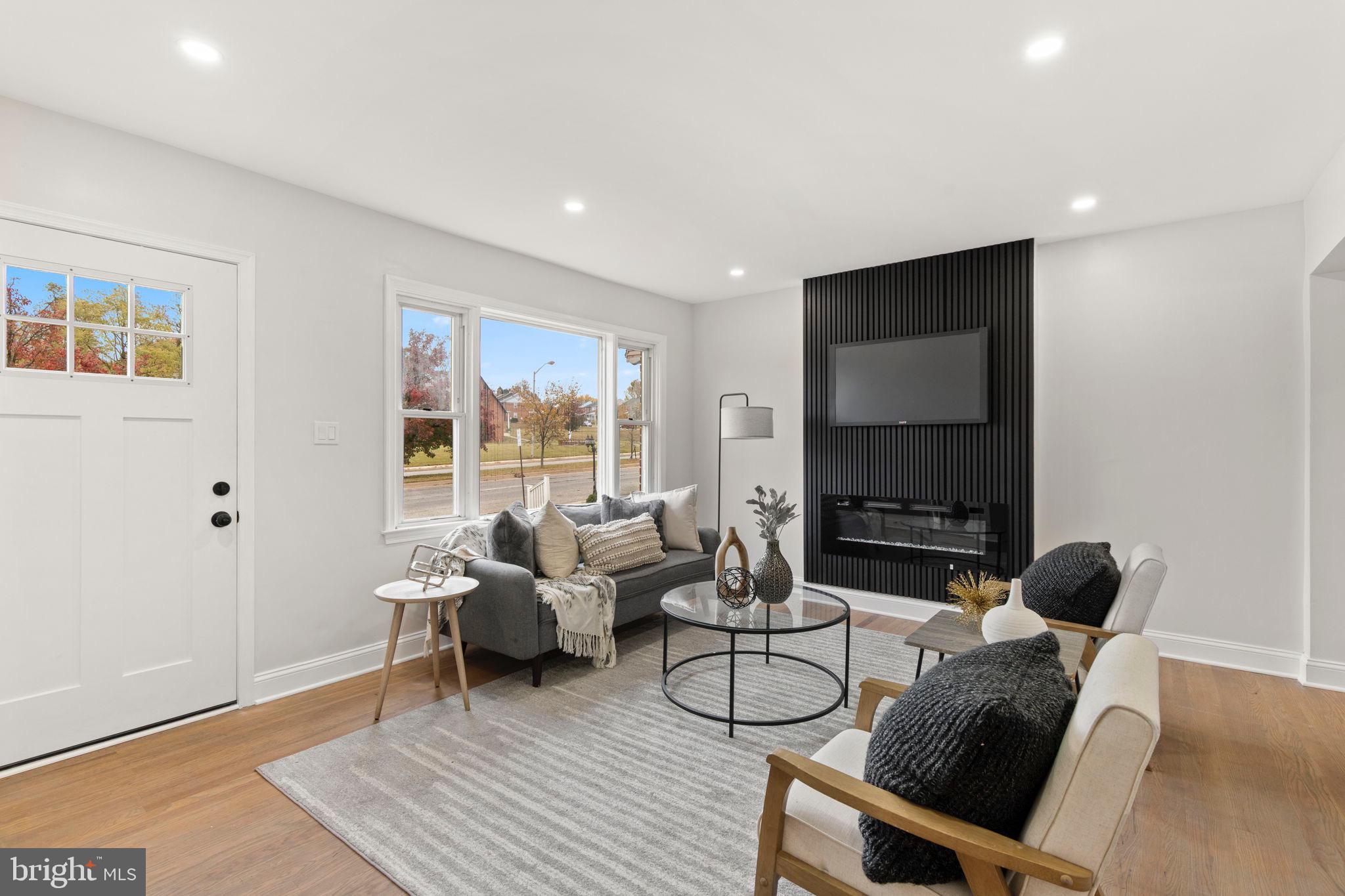 CHINQUAPIN PARK - Residential