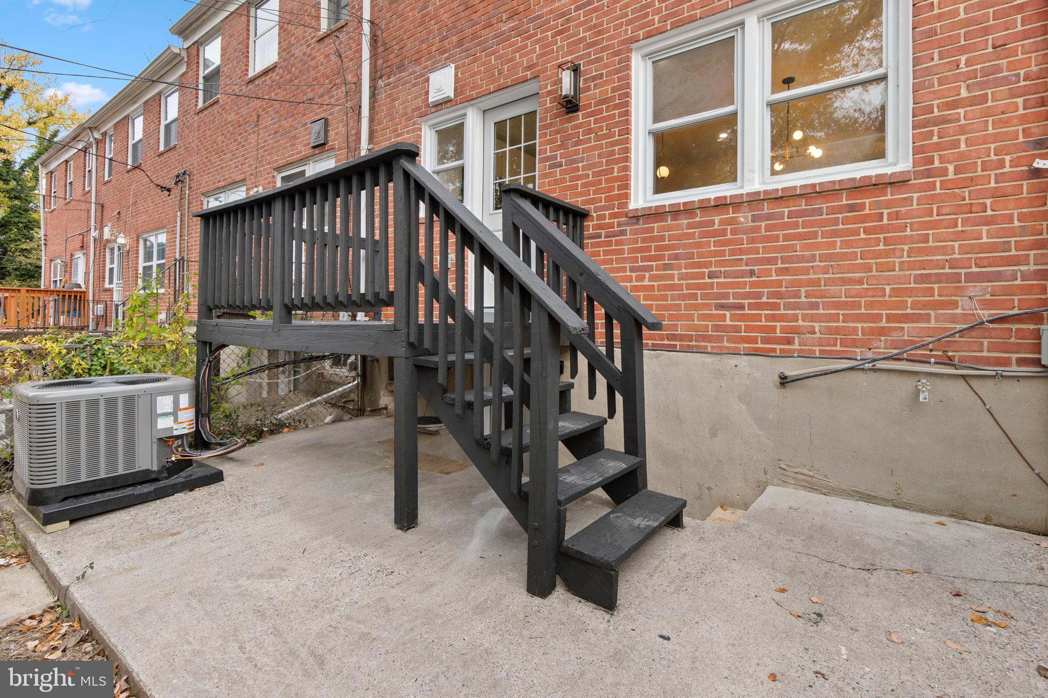 CHINQUAPIN PARK - Residential