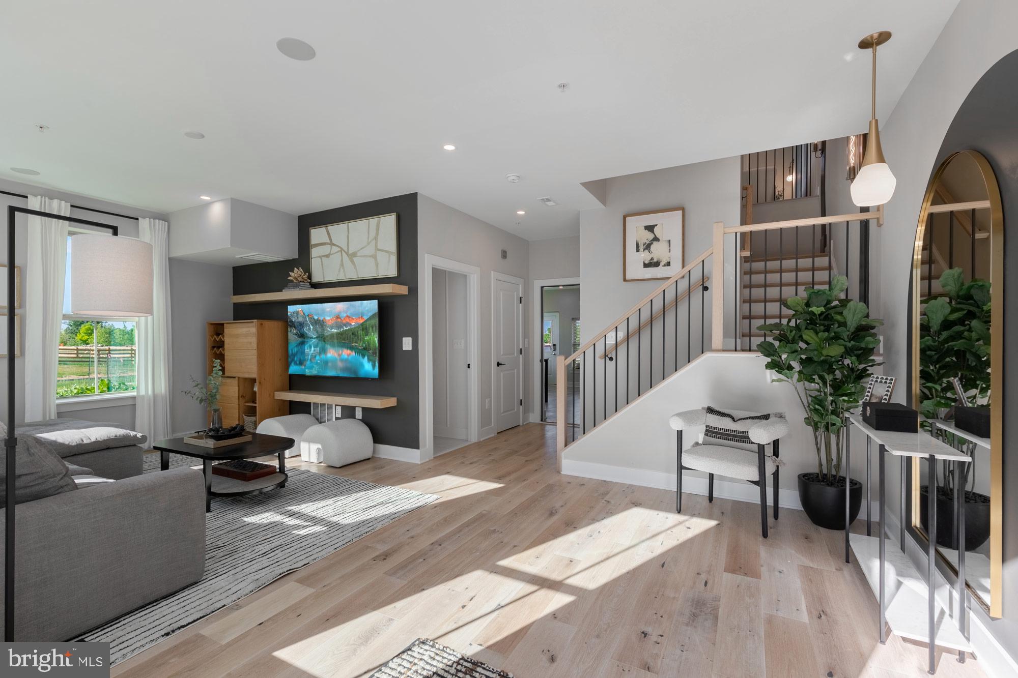 453 EXCHANGE AVENUE