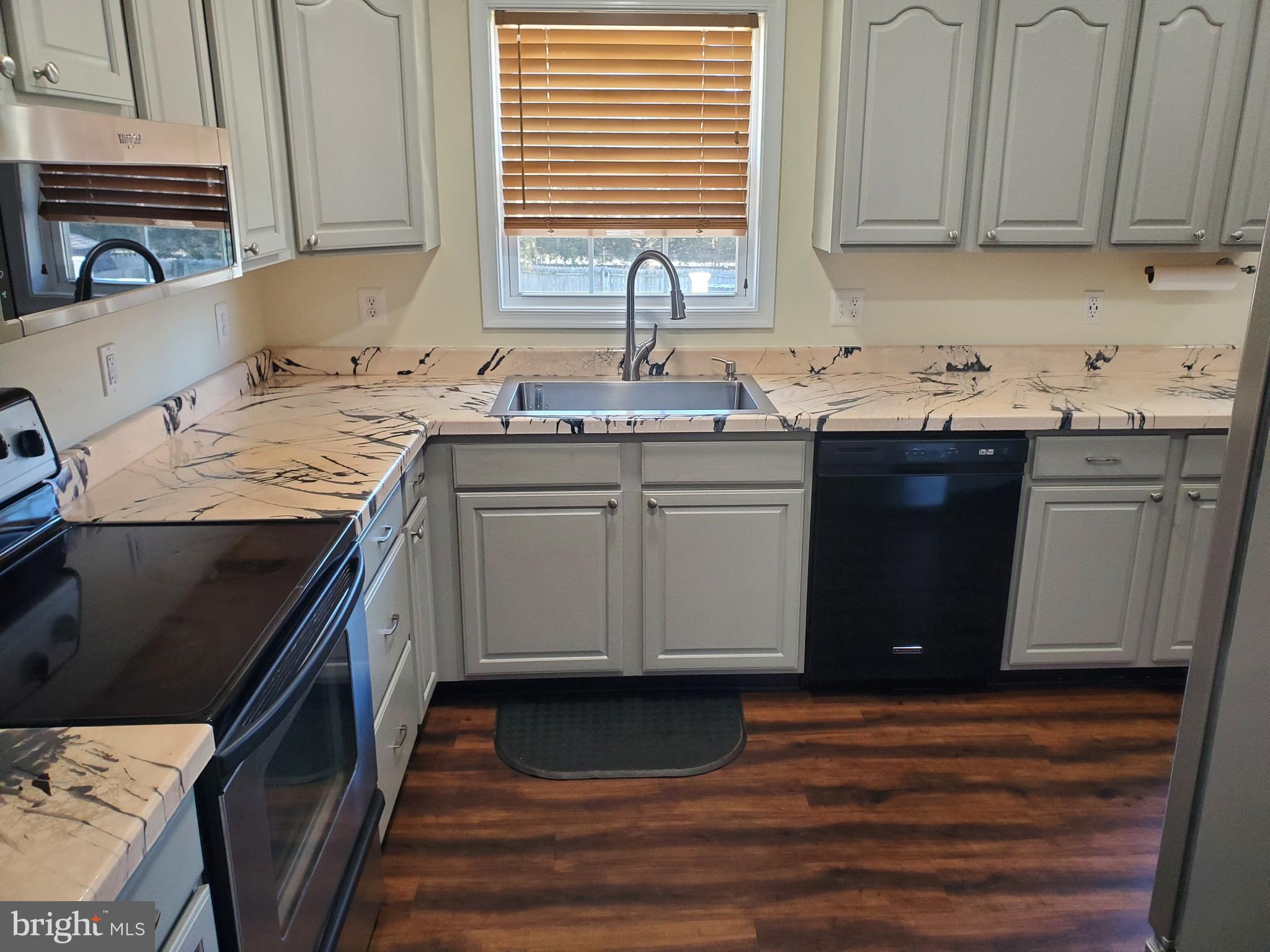 LEES GLEN - Residential Lease