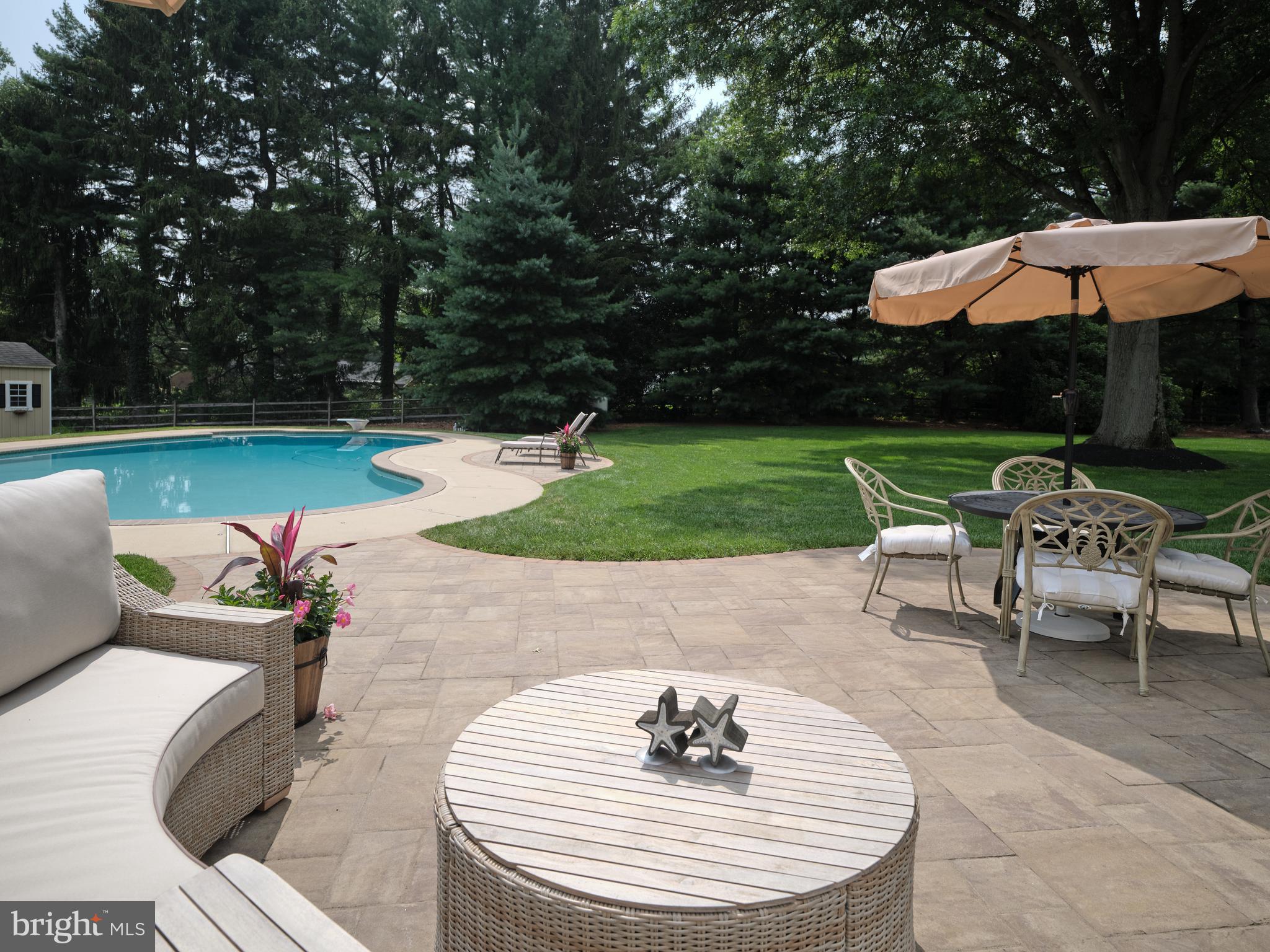 PEBBLE HILL - Residential