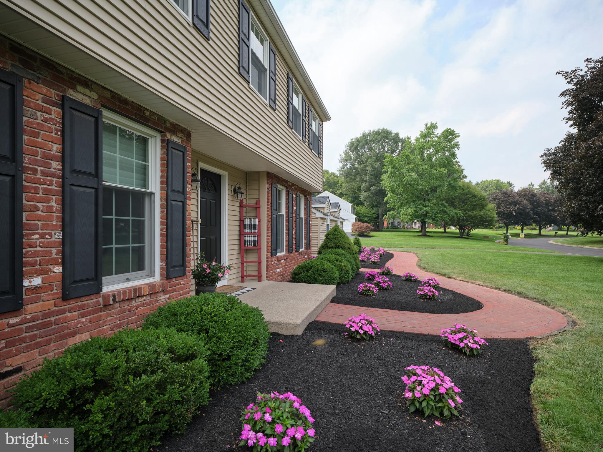 PEBBLE HILL - Residential