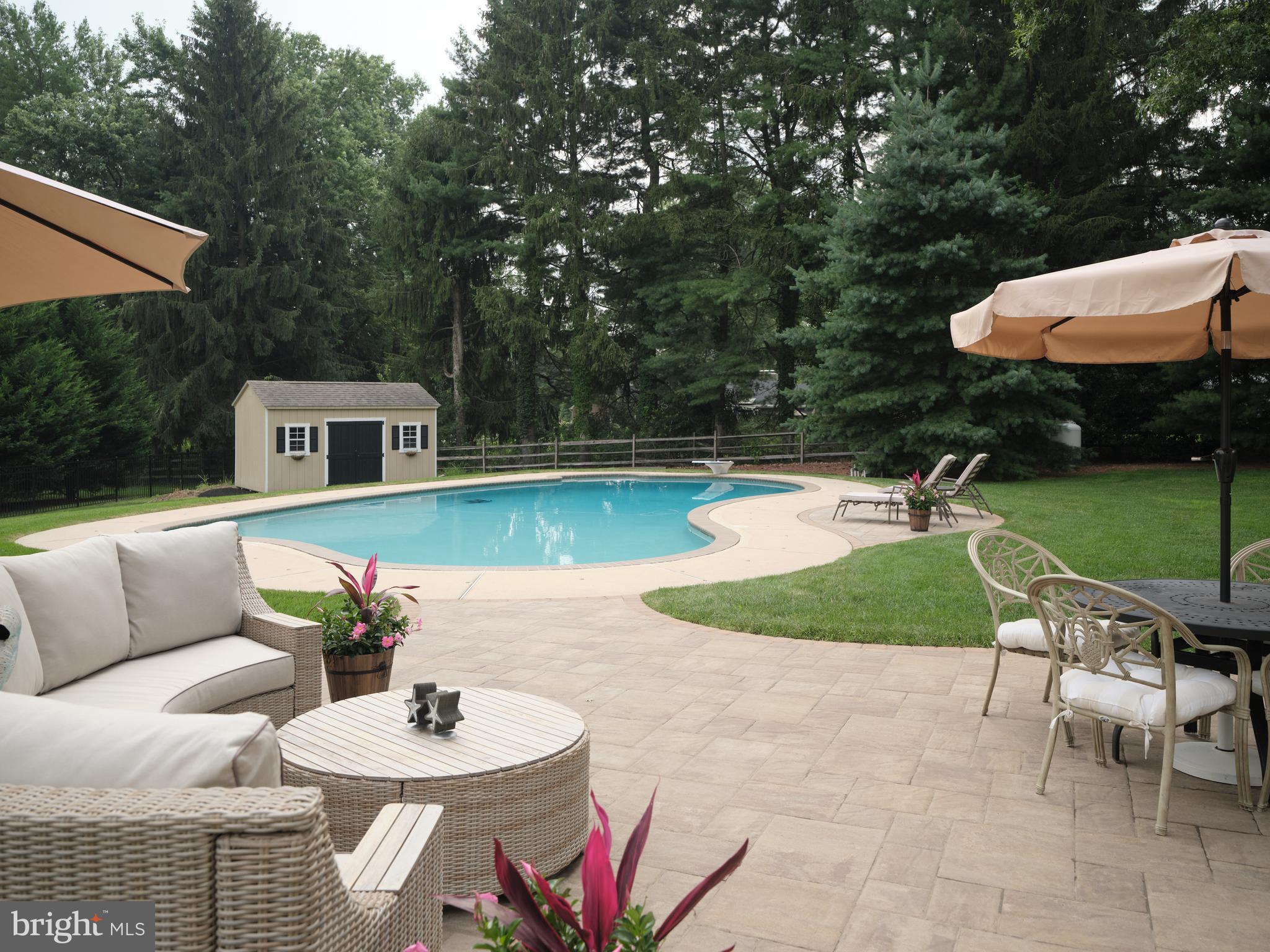 PEBBLE HILL - Residential