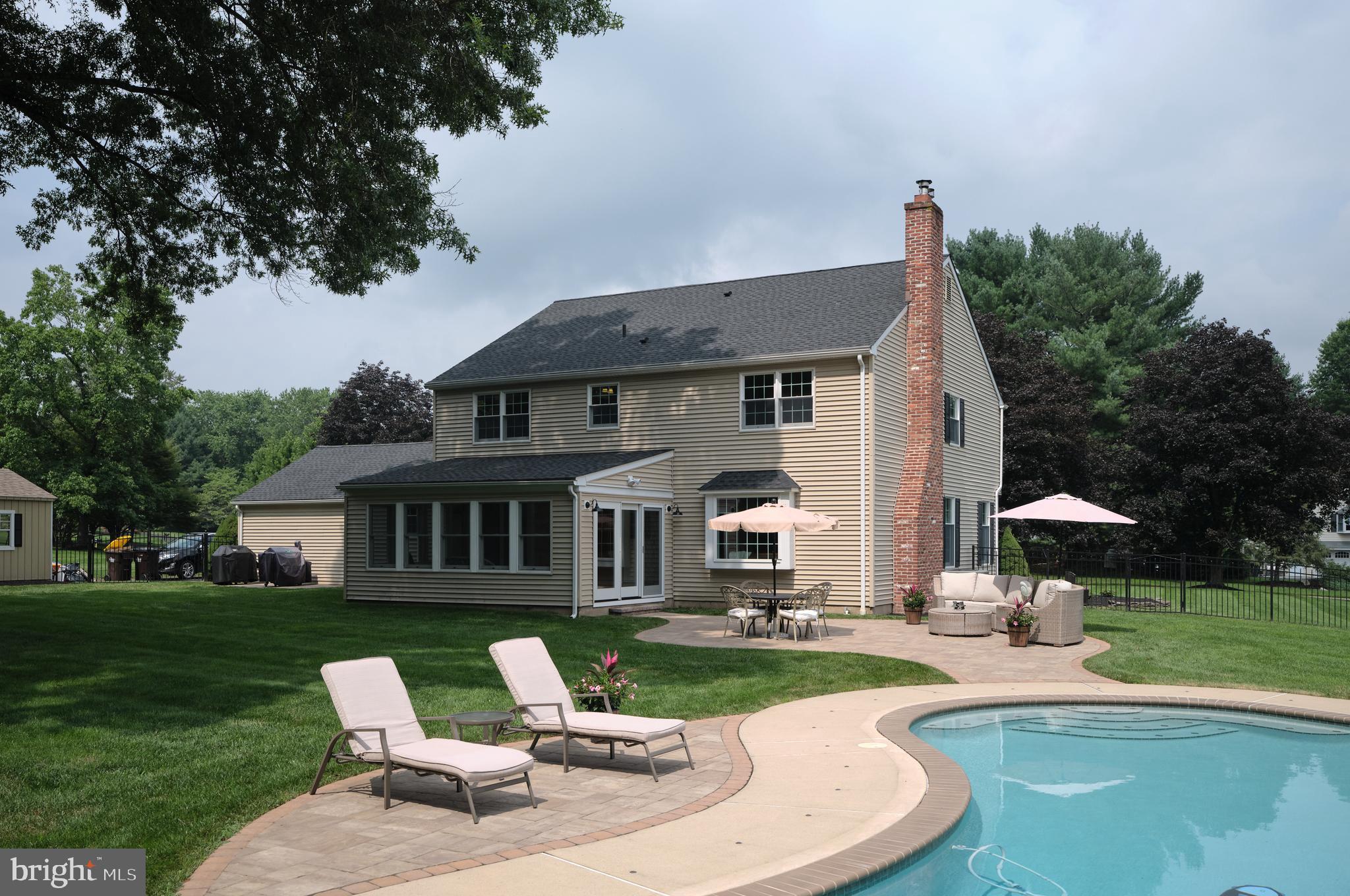 PEBBLE HILL - Residential