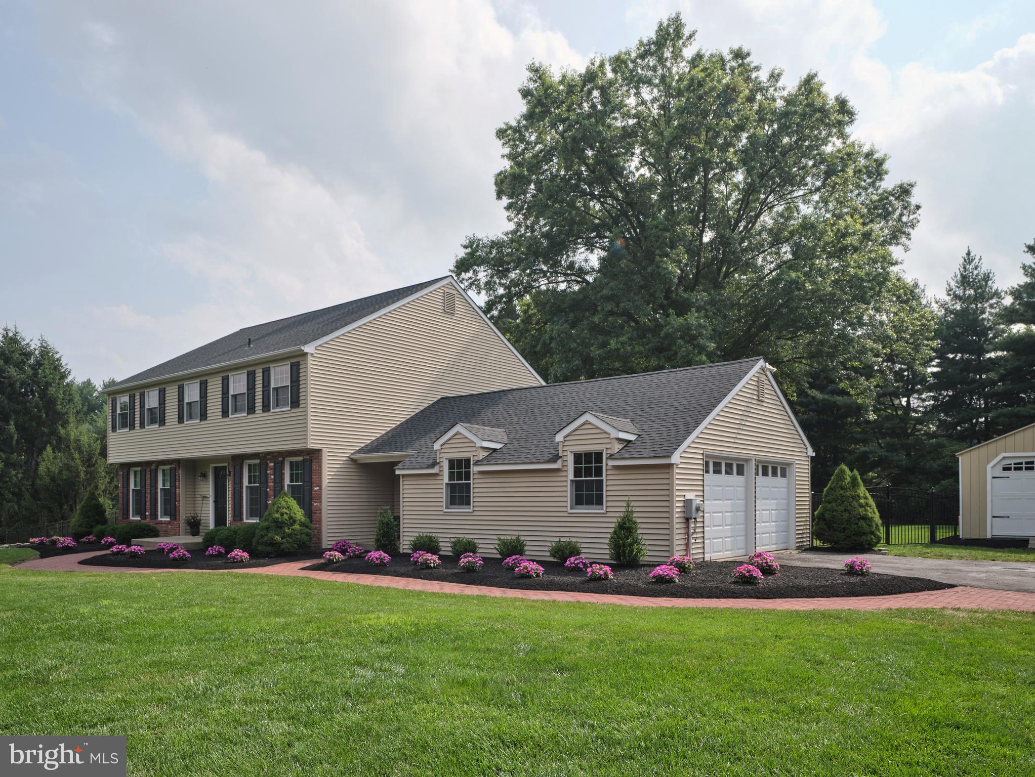 PEBBLE HILL - Residential