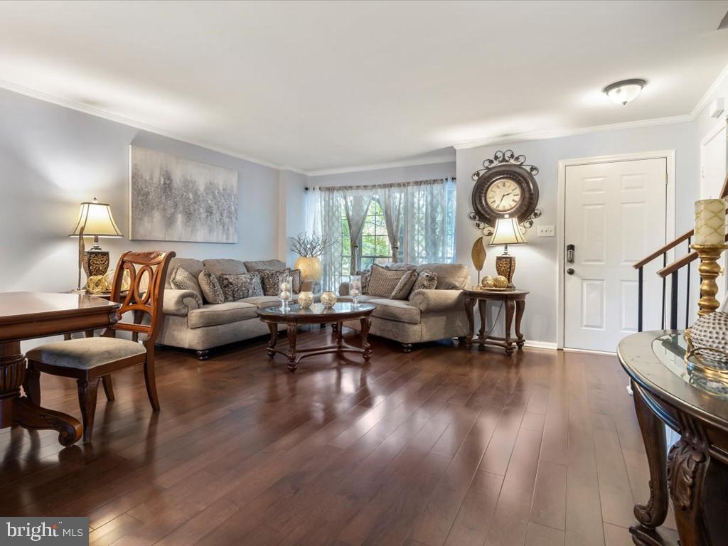 FLOWER HILL - Residential