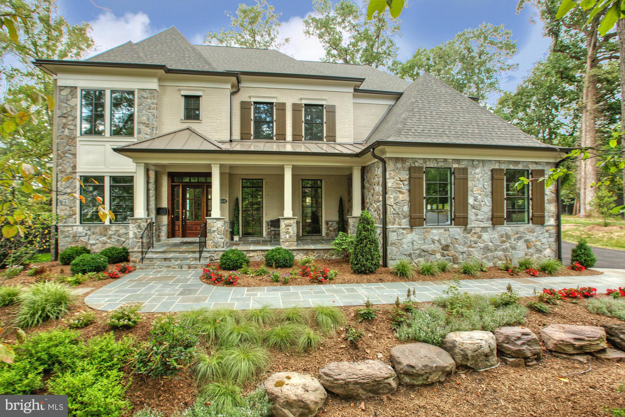 SALONA VILLAGE - Residential