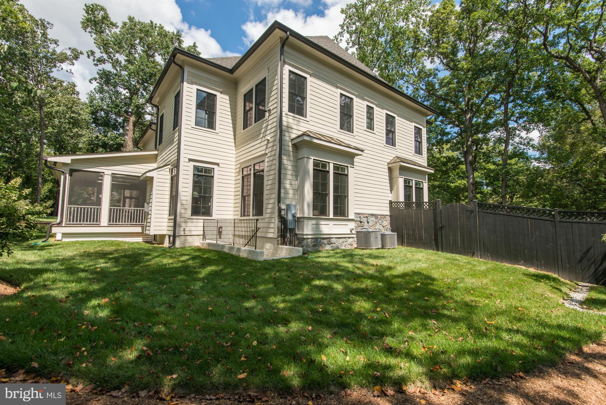 SALONA VILLAGE - Residential