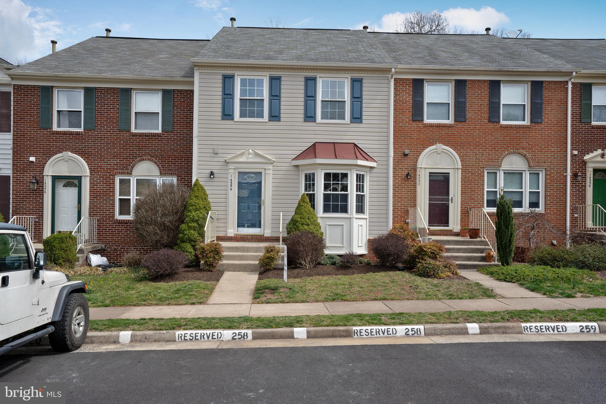 LIFESTYLE AT SULLY STATION - Residential