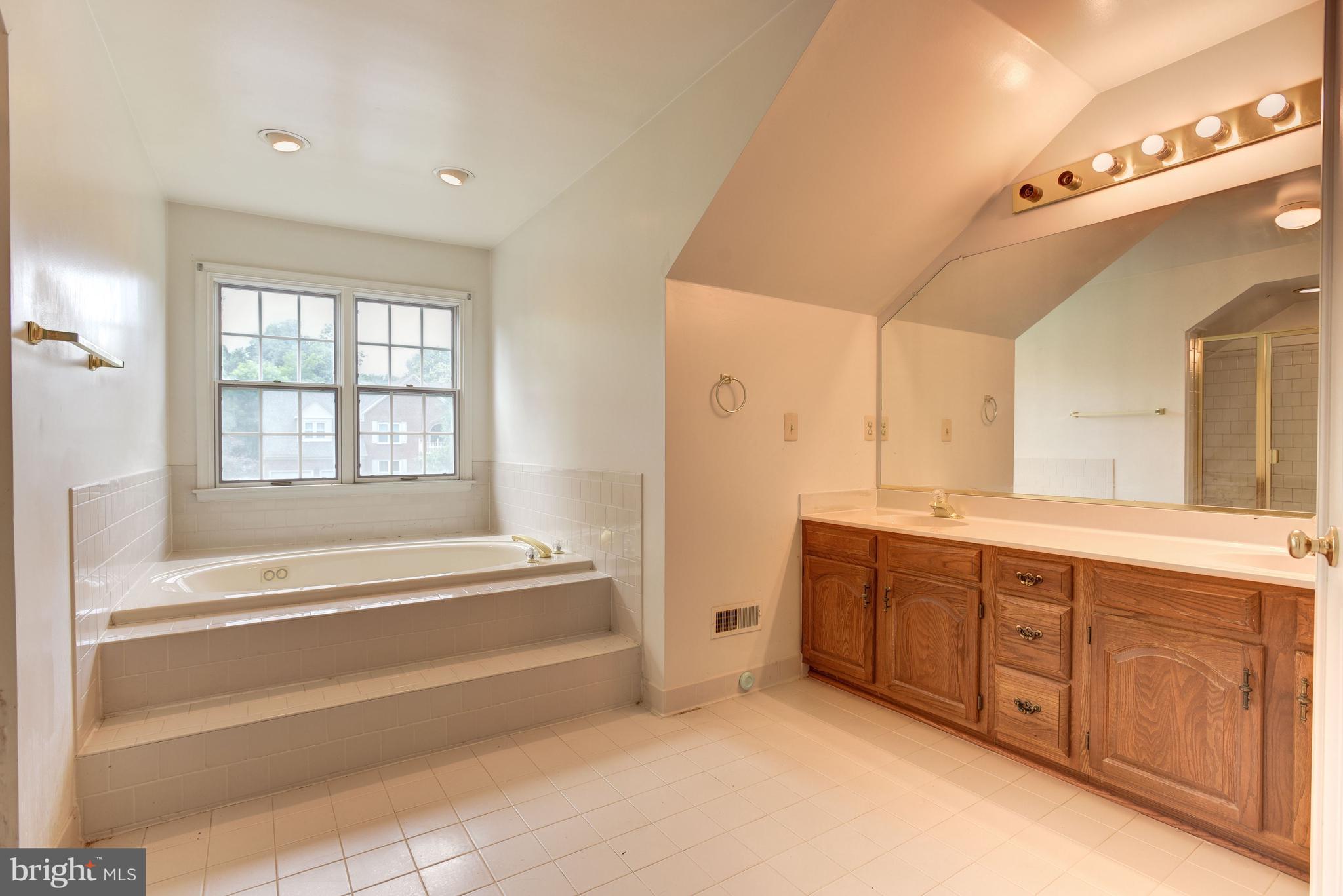HUNTERS CREEK FARM - Residential