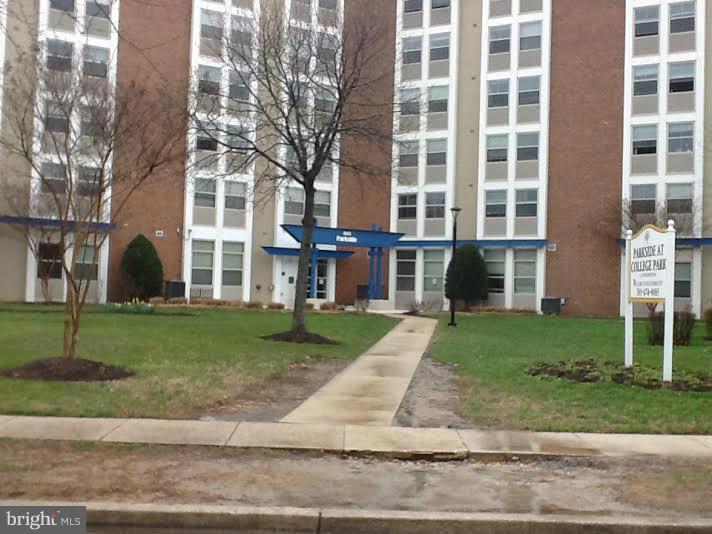 PARKSIDE AT COLLEGE PARK - Residential