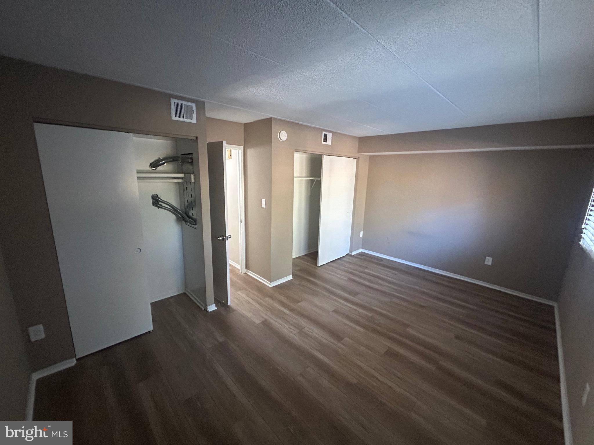 DEERING WOODS - Residential Lease