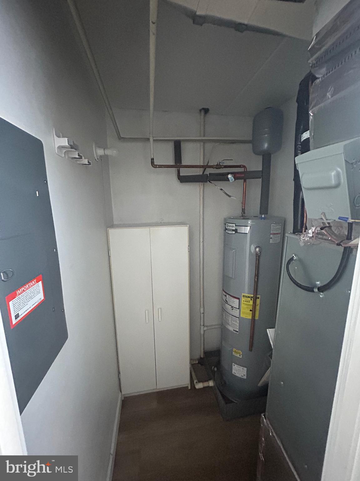 DEERING WOODS - Residential Lease