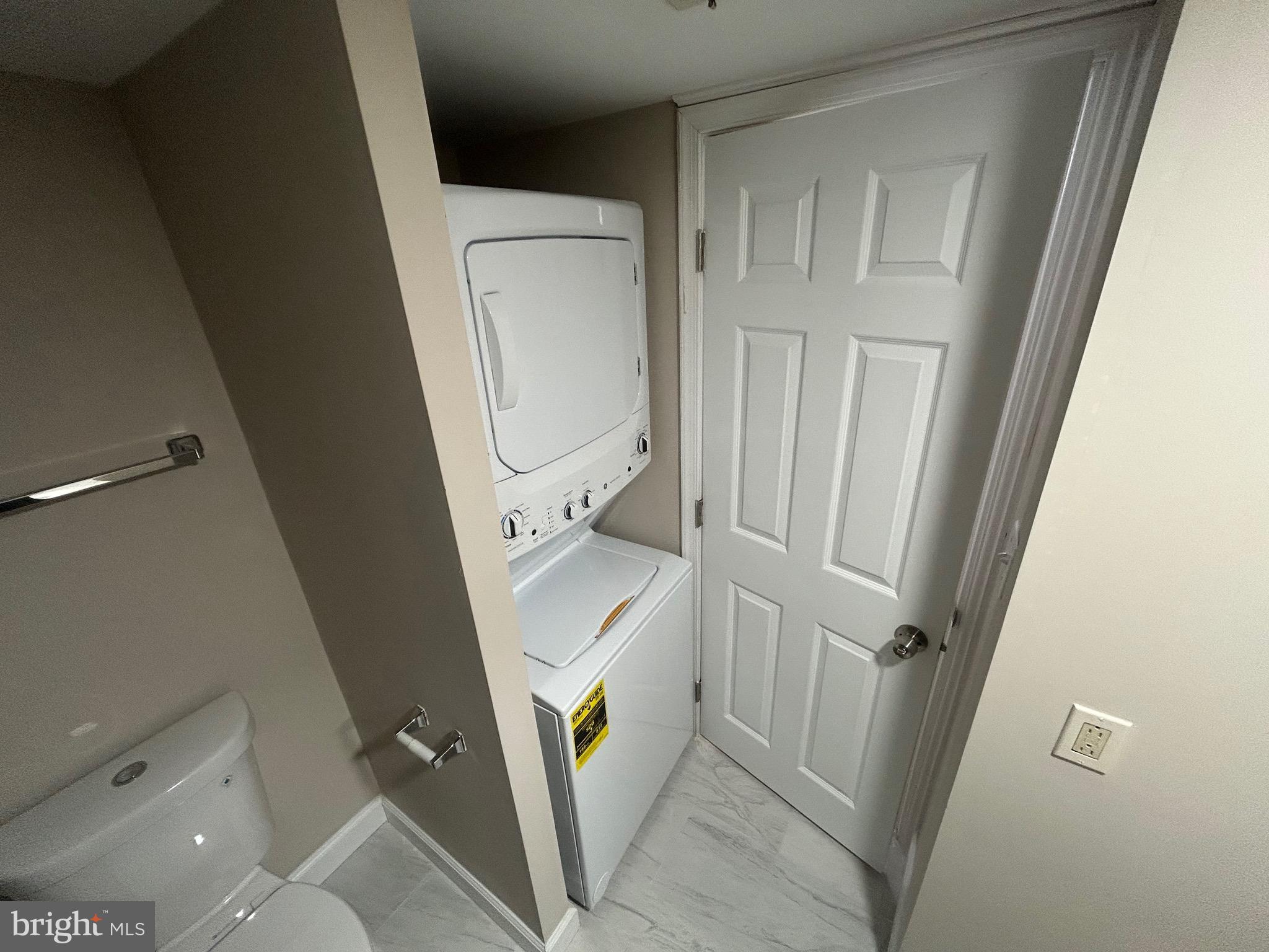 DEERING WOODS - Residential Lease