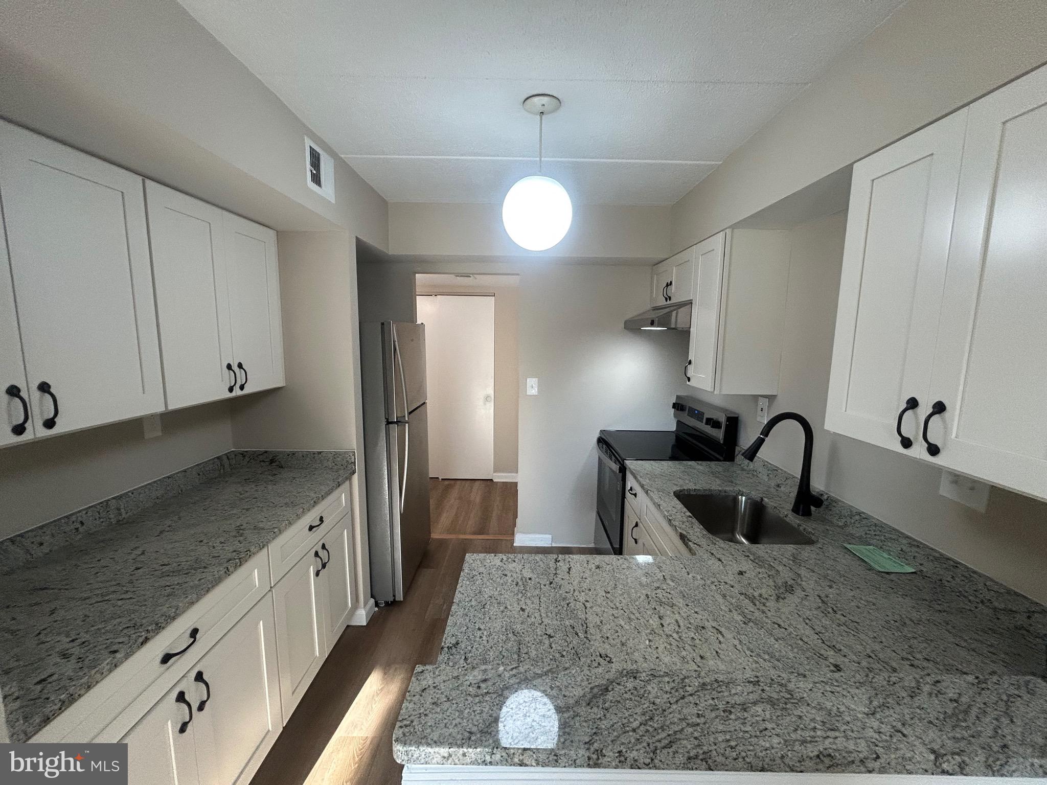 DEERING WOODS - Residential Lease