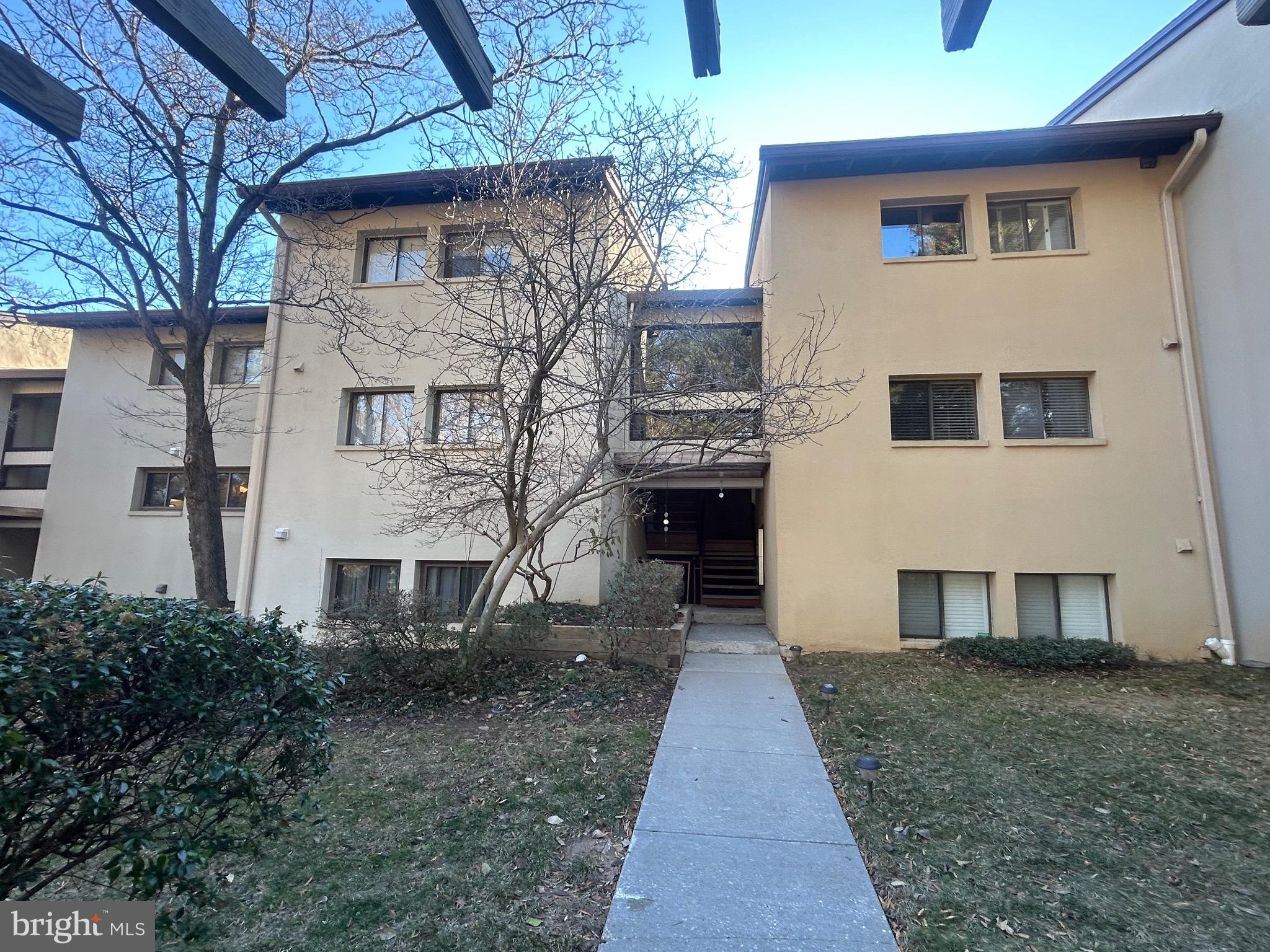 DEERING WOODS - Residential Lease