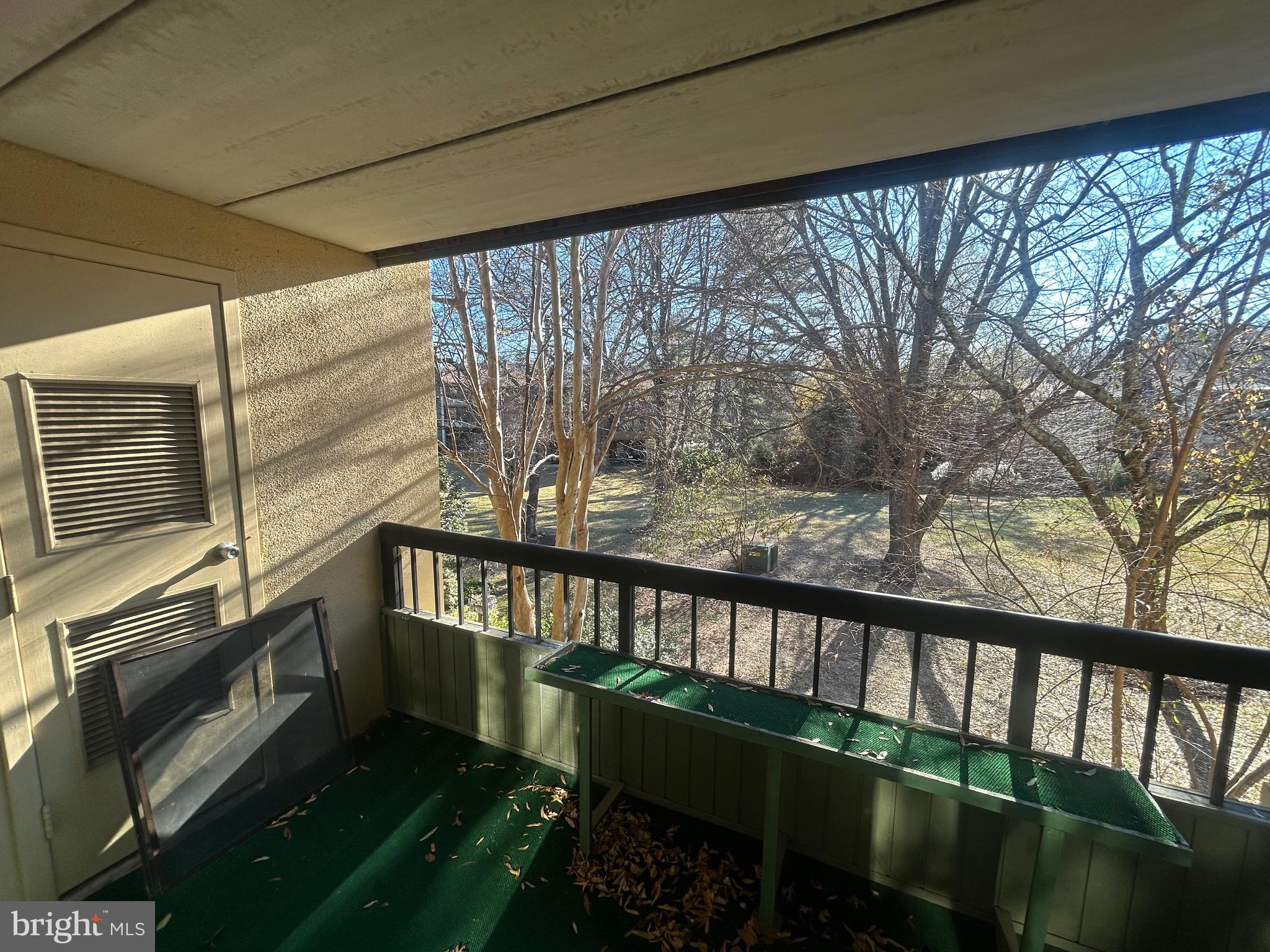 DEERING WOODS - Residential Lease