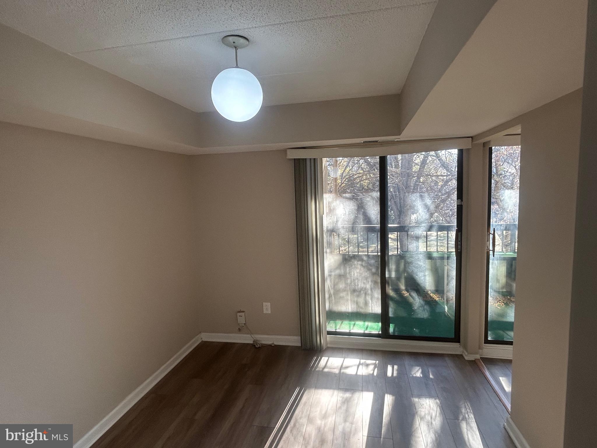 DEERING WOODS - Residential Lease