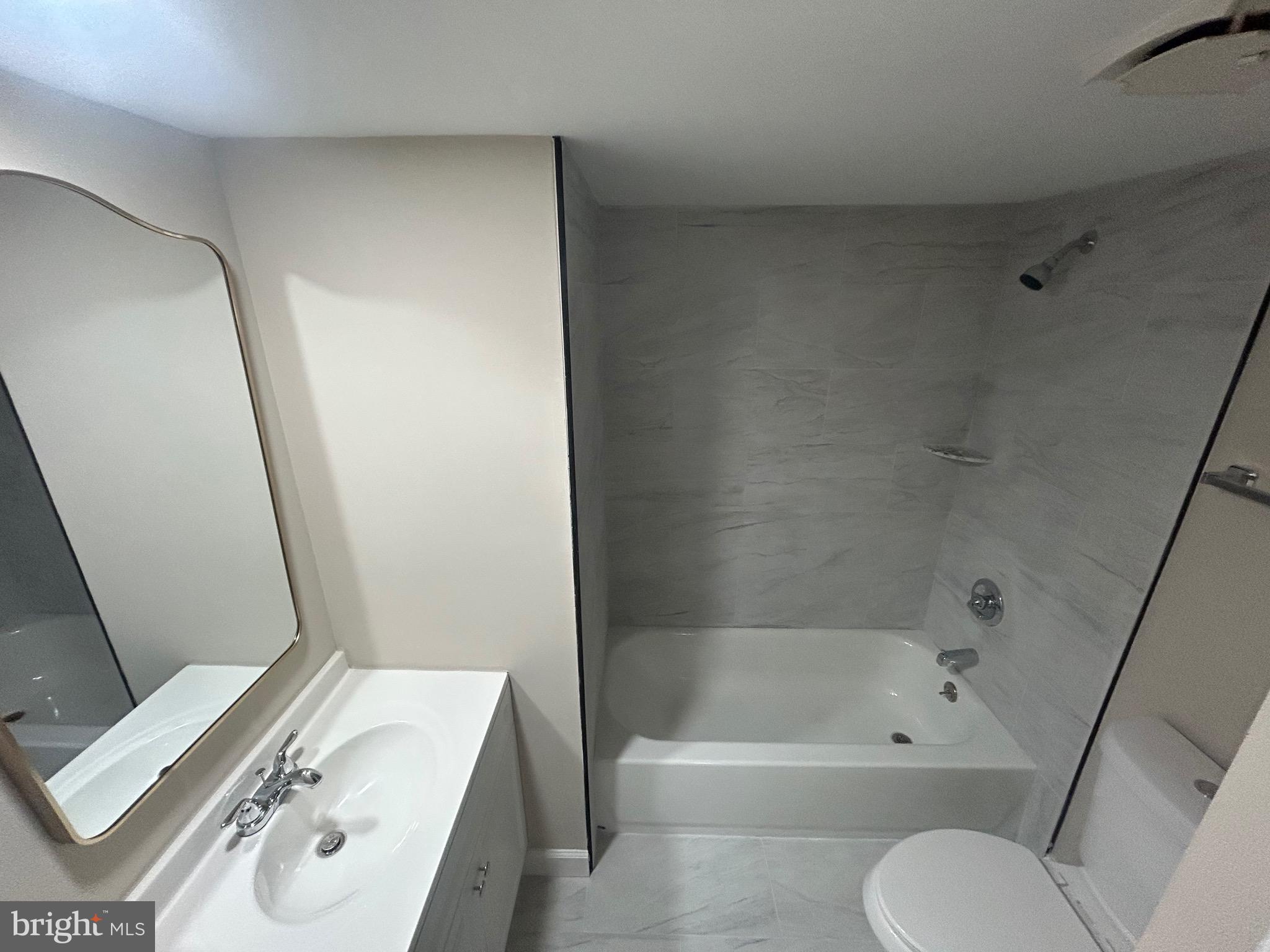 DEERING WOODS - Residential Lease