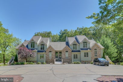 46 MOUNTAINWOODS DRIVE LAKE HARMONY PA 18624