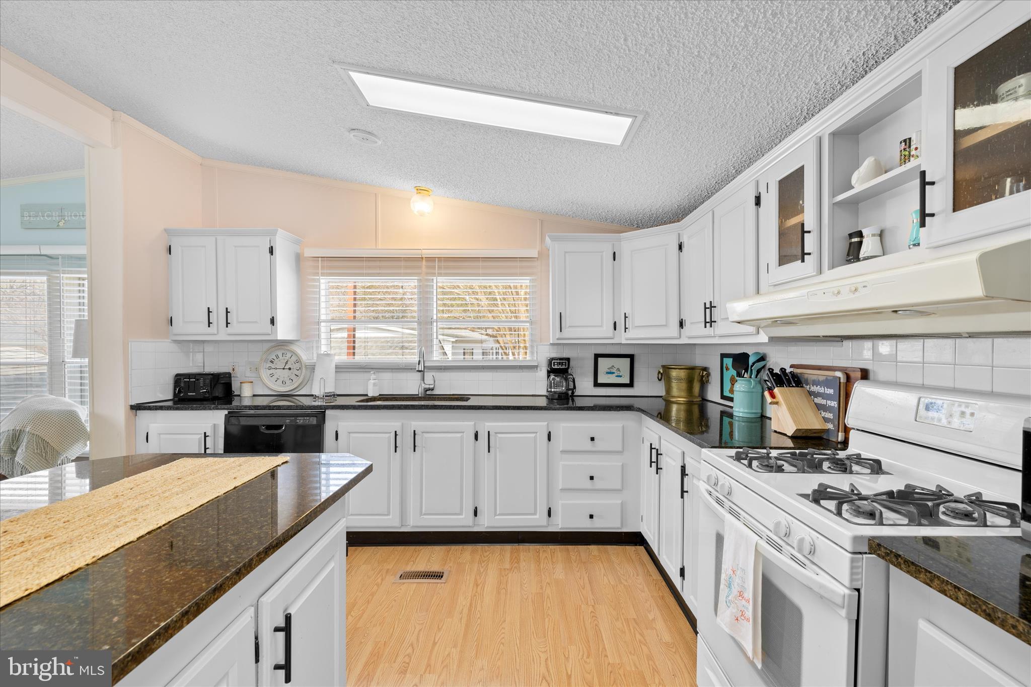 ANGOLA BEACH - Residential